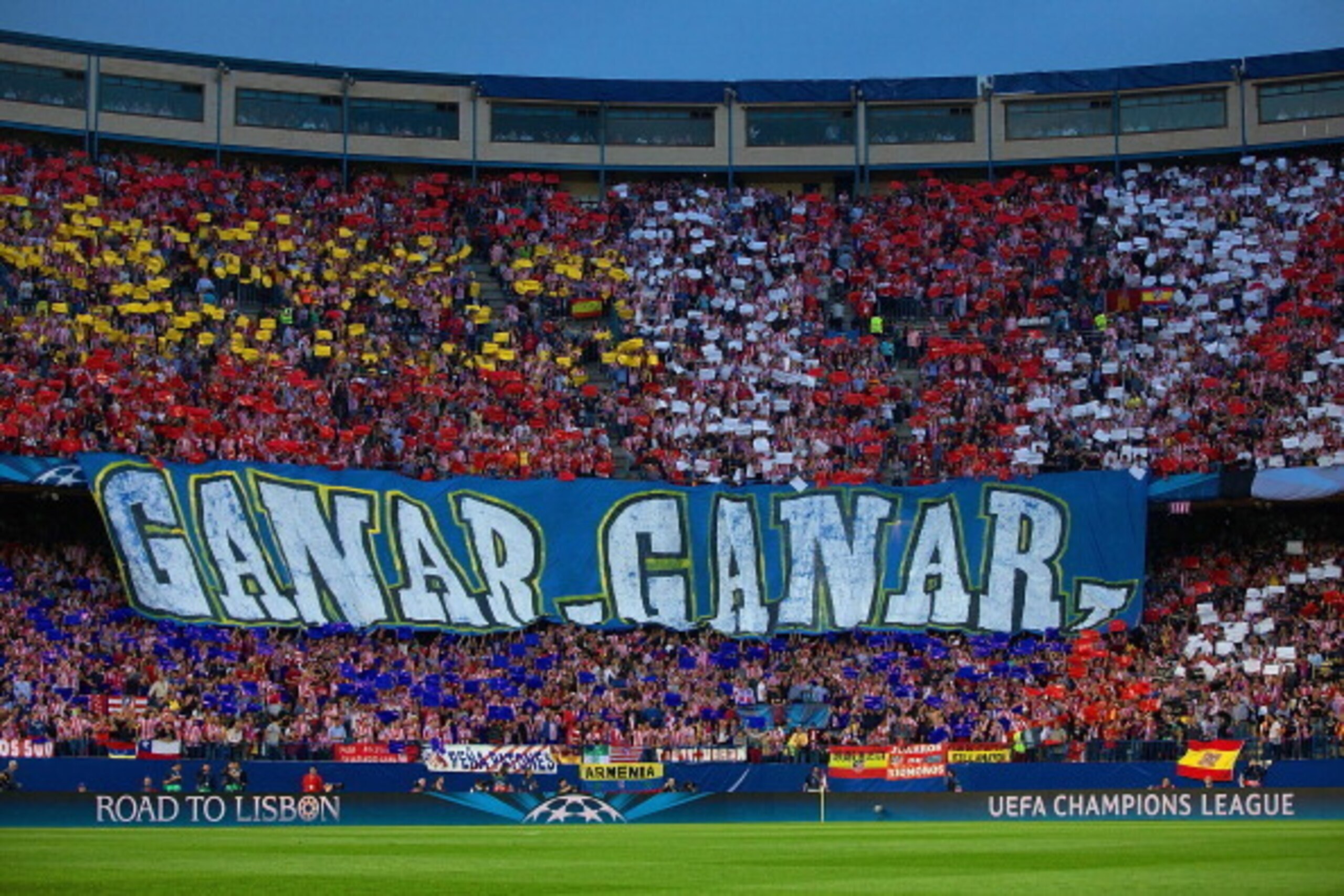 MADRID, SPAIN - APRIL 09:  A general view during the UEFA Champions League Quarter Final second leg match between Club Atletico de Madrid and FC Barcelona at Vicente Calderon Stadium on April 9, 2014 in Madrid, Spain.  (Photo by Gonzalo Arroyo Moreno/Gett