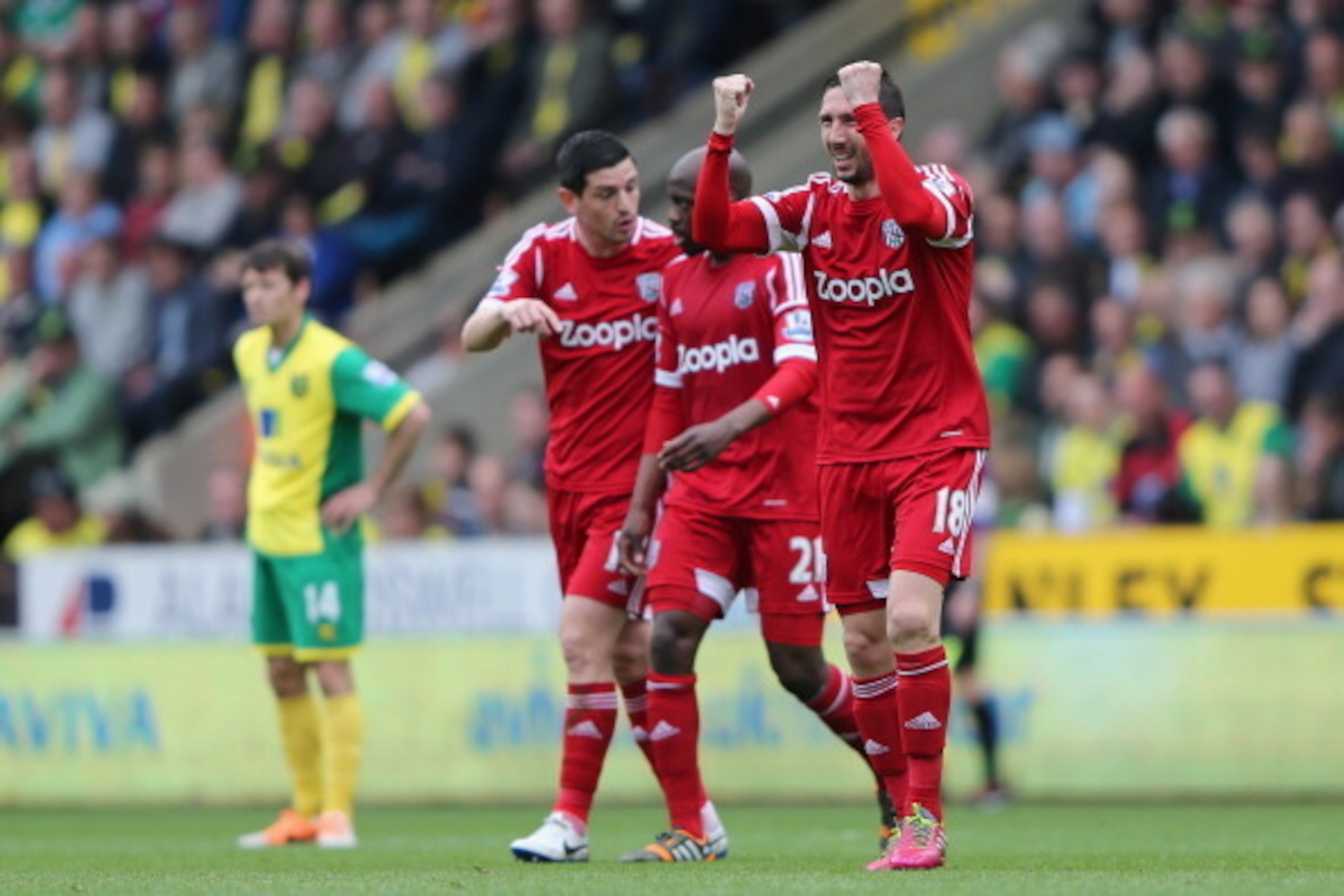 NORWICH, ENGLAND - APRIL 05: Morgan Amalfitano (R) of West Brom celebrates after scoring the opening goal during the Barclays Premier League match between Norwich City and West Bromwich Albion at Carrow Road on April 5, 2014 in Norwich, England.  (Photo b