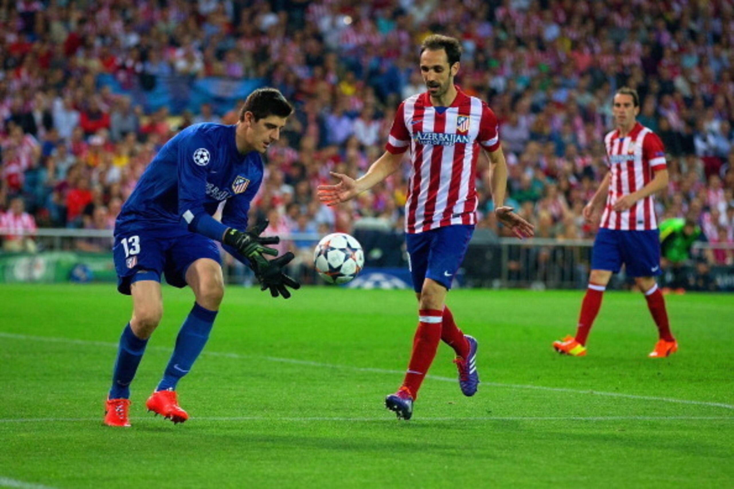 MADRID, SPAIN - APRIL 09:  Thibaut Courtois of Club Atletico de Madrid collects the ball during the UEFA Champions League Quarter Final second leg match between Club Atletico de Madrid and FC Barcelona at Vicente Calderon Stadium on April 9, 2014 in Madri