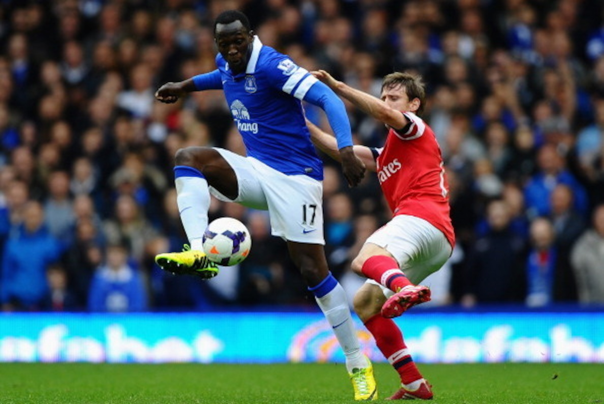 LIVERPOOL, ENGLAND - APRIL 06:  Romelu Lukaku of Everton competes with Nacho Monreal of Arsenal during the Barclays Premier League match between Everton and Arsenal at Goodison Park on April 6, 2014 in Liverpool, England.  (Photo by Laurence Griffiths/Get