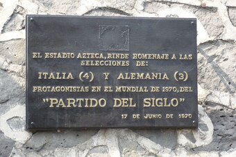 The plaque that hangs in the Azteca in tribute to the fantastic match.