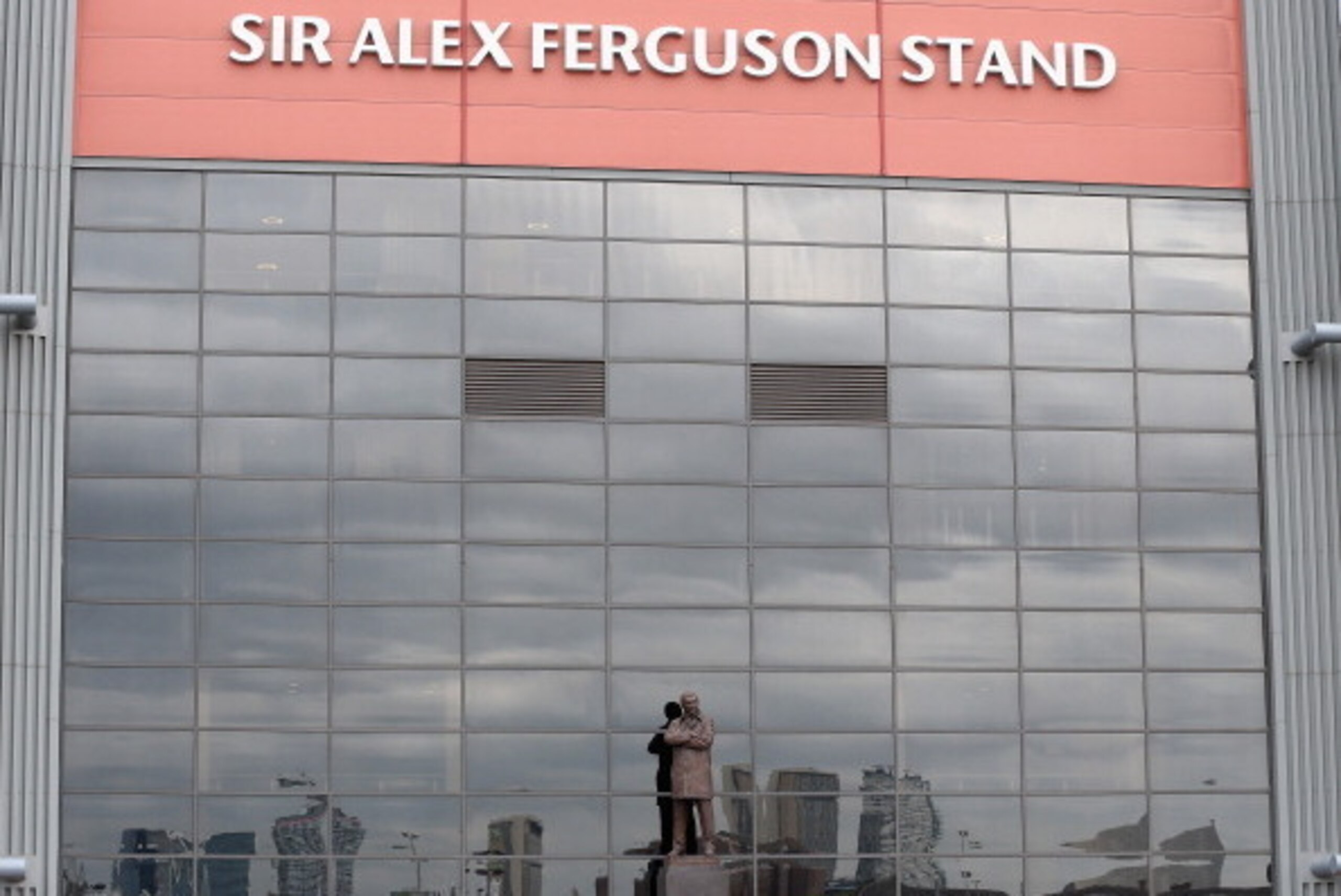 MANCHESTER, ENGLAND - MAY 08: The bronze statue of Manchester United manager Sir Alex Ferguson is pictured on the day he announced his retirement as club manager on May 8, 2013 in Manchester, England.  (Photo by Clive Brunskill/Getty Images)