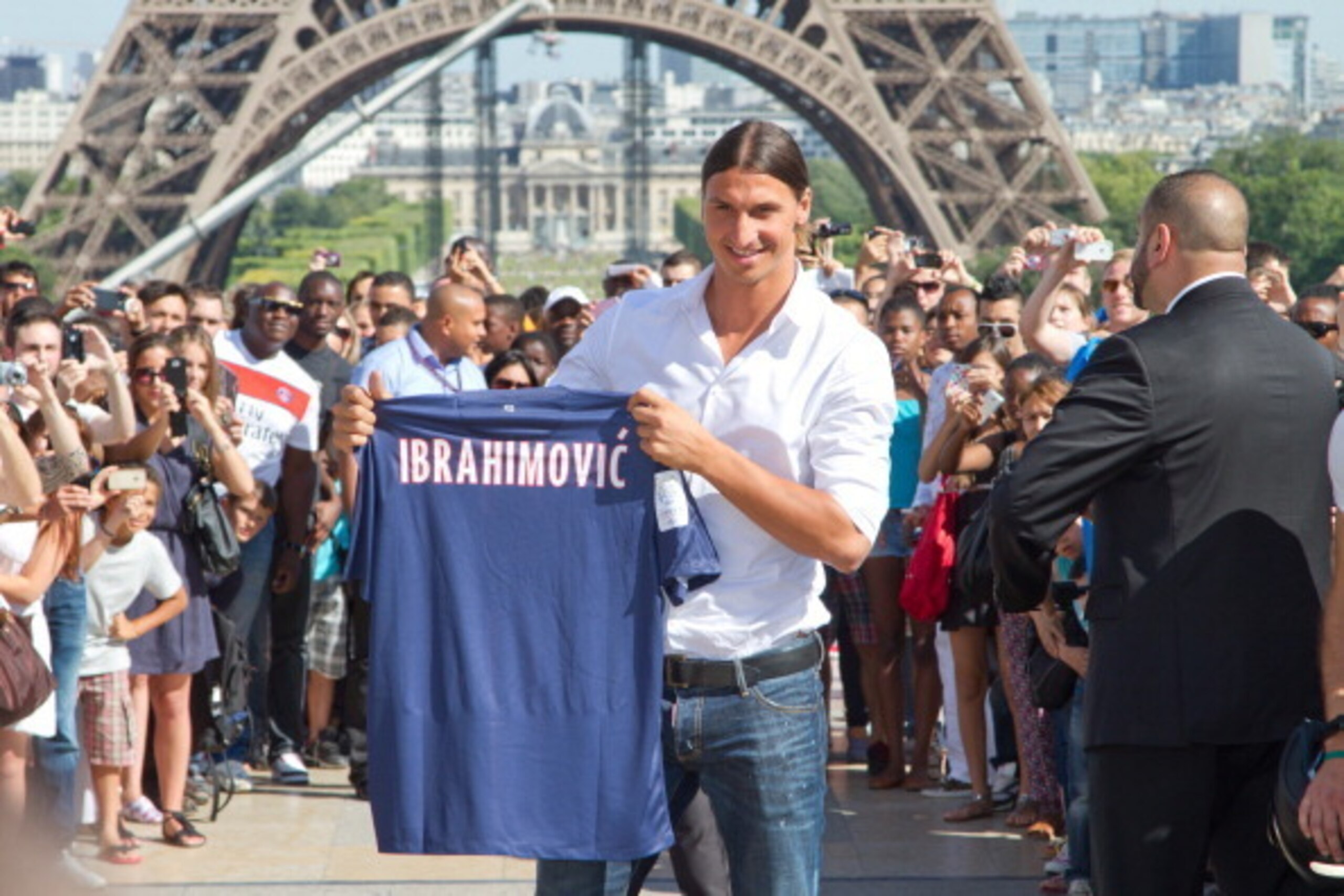PARIS, FRANCE - JULY 18: Zlatan Ibrahimovic attends a Paris Saint-Germain photocall after signing for the club, at Trocadero on July 18, 2012 in Paris, France. on July 18, 2012 in Paris, France. (Photo by Marc Piasecki/Getty Images) PARIS, FRANCE - JULY 18: Zlatan Ibrahimovic attends a Paris Saint-Germain photocall after signing for the club, at Trocadero on July 18, 2012 in Paris, France. on July 18, 2012 in Paris, France. (Photo by Marc Piasecki/Getty Images)