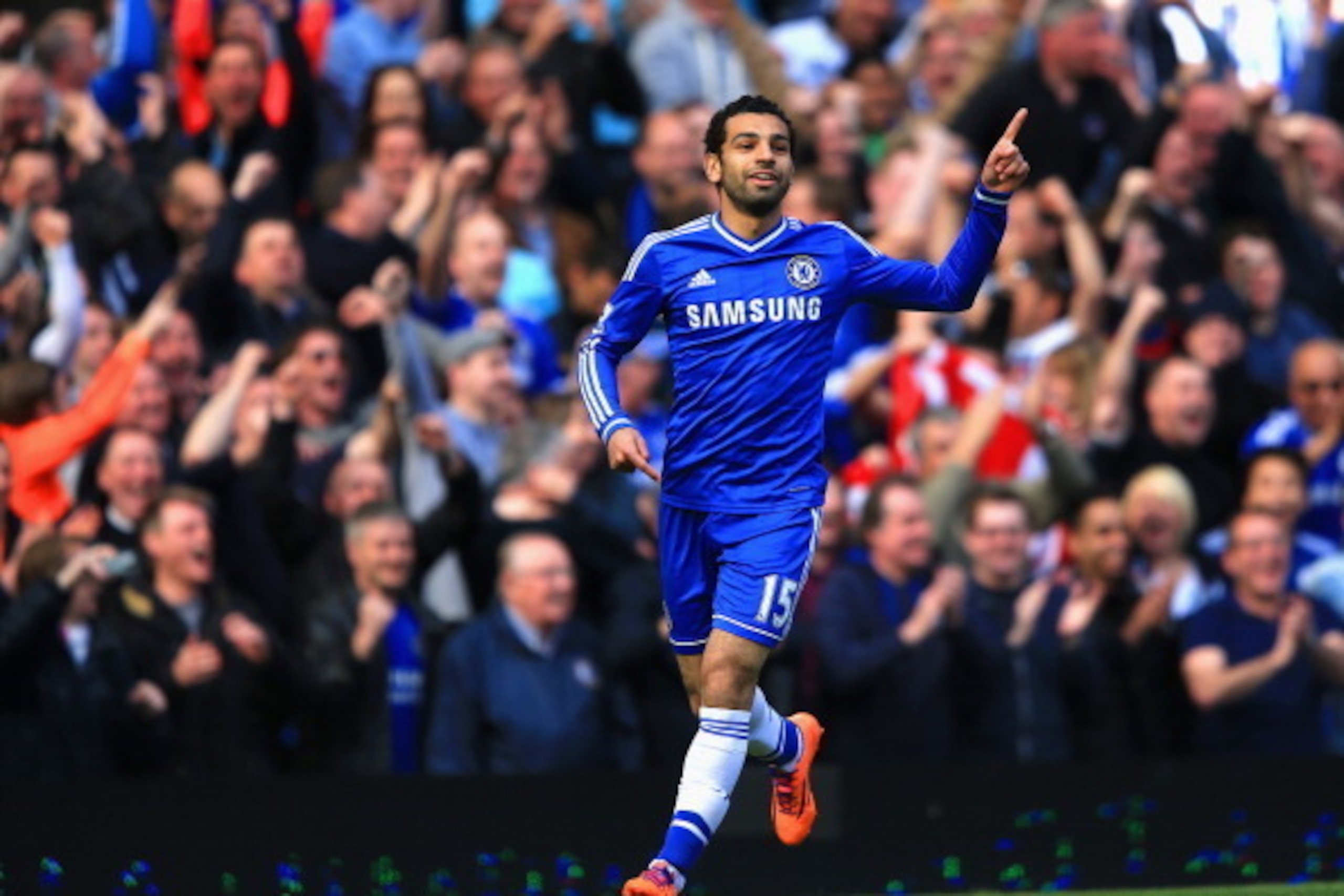 LONDON, ENGLAND - MARCH 22:  Mohamed Salah of Chelsea celebrates scoring their sixth goal uring the Barclays Premier League match between Chelsea and Arsenal at Stamford Bridge on March 22, 2014 in London, England.  (Photo by Richard Heathcote/Getty Image