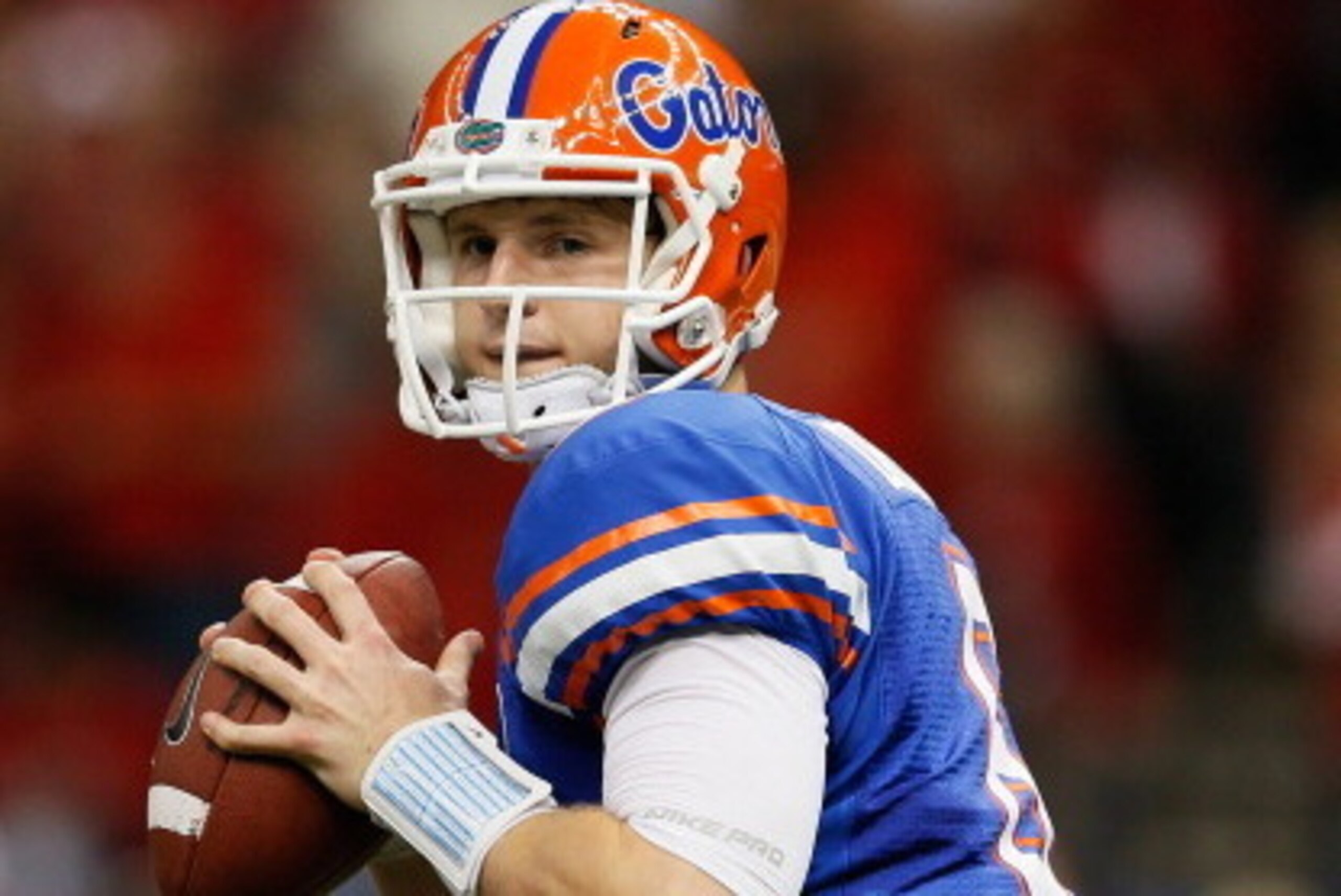 NEW ORLEANS, LA - JANUARY 02:  Jeff Driskel #6 of the Florida Gators looks to pass against the Louisville Cardinals during the Allstate Sugar Bowl at Mercedes-Benz Superdome on January 2, 2013 in New Orleans, Louisiana.  (Photo by Kevin C. Cox/Getty Image