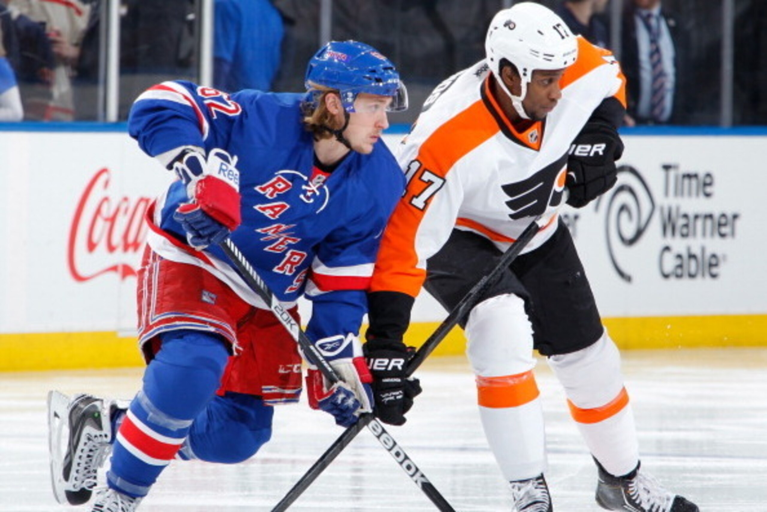 NEW YORK, NY - MARCH 26:  Carl Hagelin #62 of the New York Rangers skates against Wayne Simmonds #17 of the Philadelphia Flyers at Madison Square Garden on March 26, 2014 in New York City. (Photo by Scott Levy/NHLI via Getty Images)