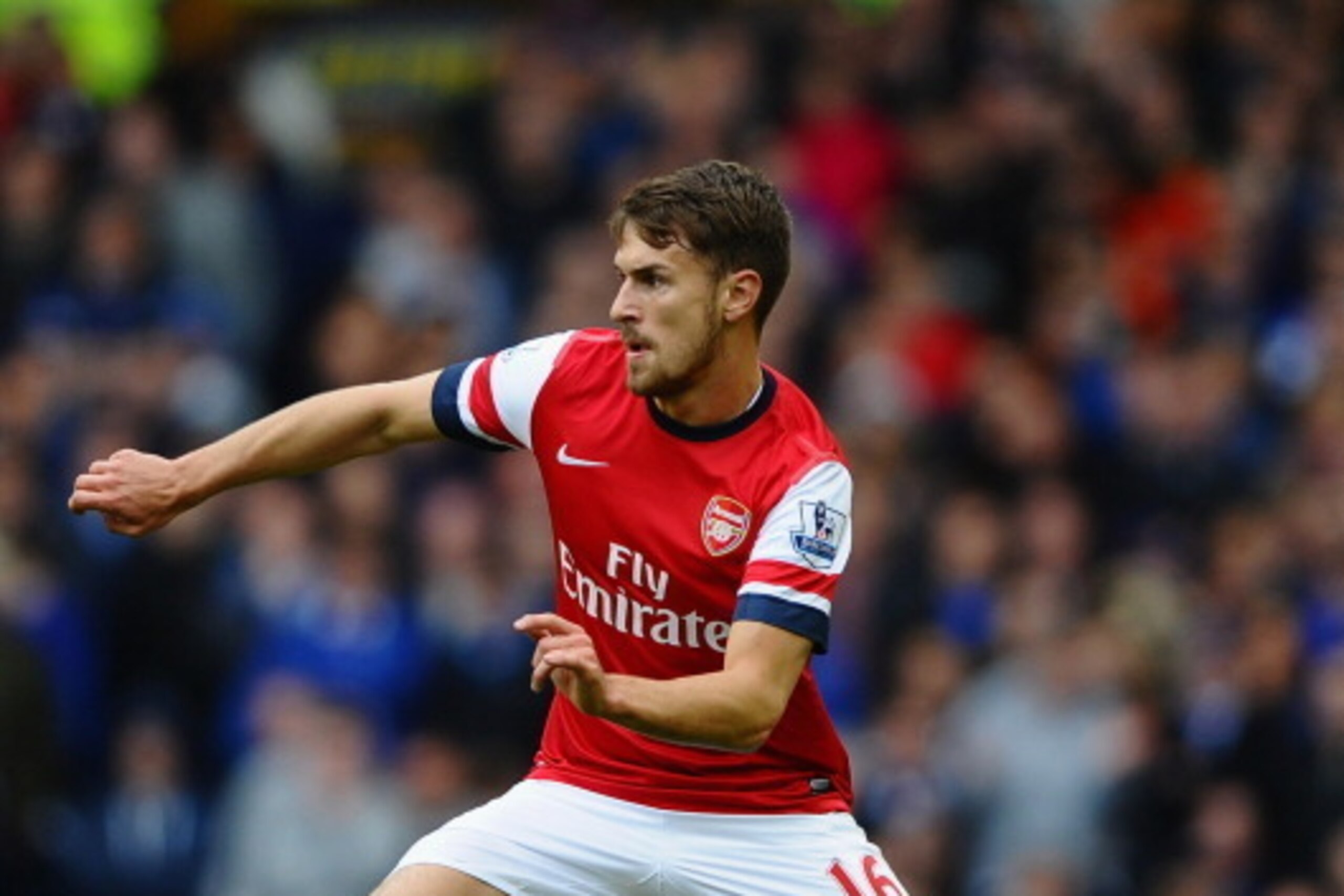 LIVERPOOL, ENGLAND - APRIL 06:  Aaron Ramsey of Arsenal  in action during the Barclays Premier League match between Everton and Arsenal at Goodison Park on April 6, 2014 in Liverpool, England.  (Photo by Laurence Griffiths/Getty Images)