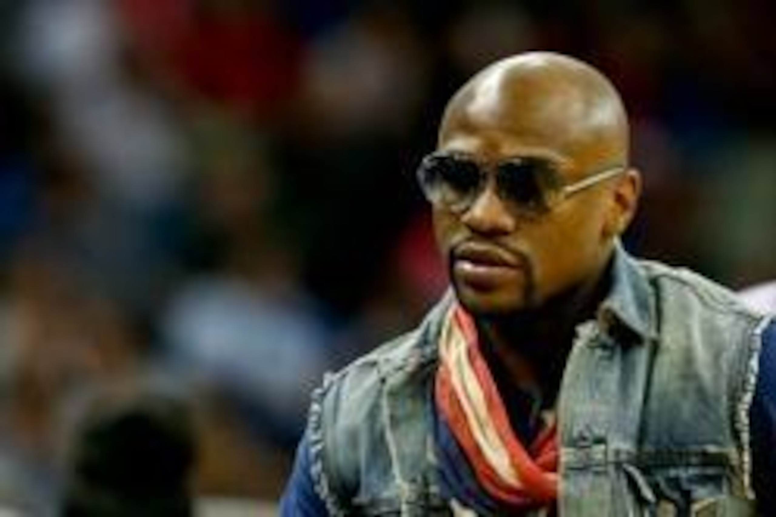 Nov 2, 2013; New Orleans, LA, USA; Professional boxer and Floyd Mayweather Jr during the second half of a game between the New Orleans Pelicans and the Charlotte Bobcats at New Orleans Arena. The Pelicans defeated the Bobcats 105-84. Mandatory Credit: Der Nov 2, 2013; New Orleans, LA, USA; Professional boxer and Floyd Mayweather Jr during the second half of a game between the New Orleans Pelicans and the Charlotte Bobcats at New Orleans Arena. The Pelicans defeated the Bobcats 105-84. Mandatory Credit: Der
