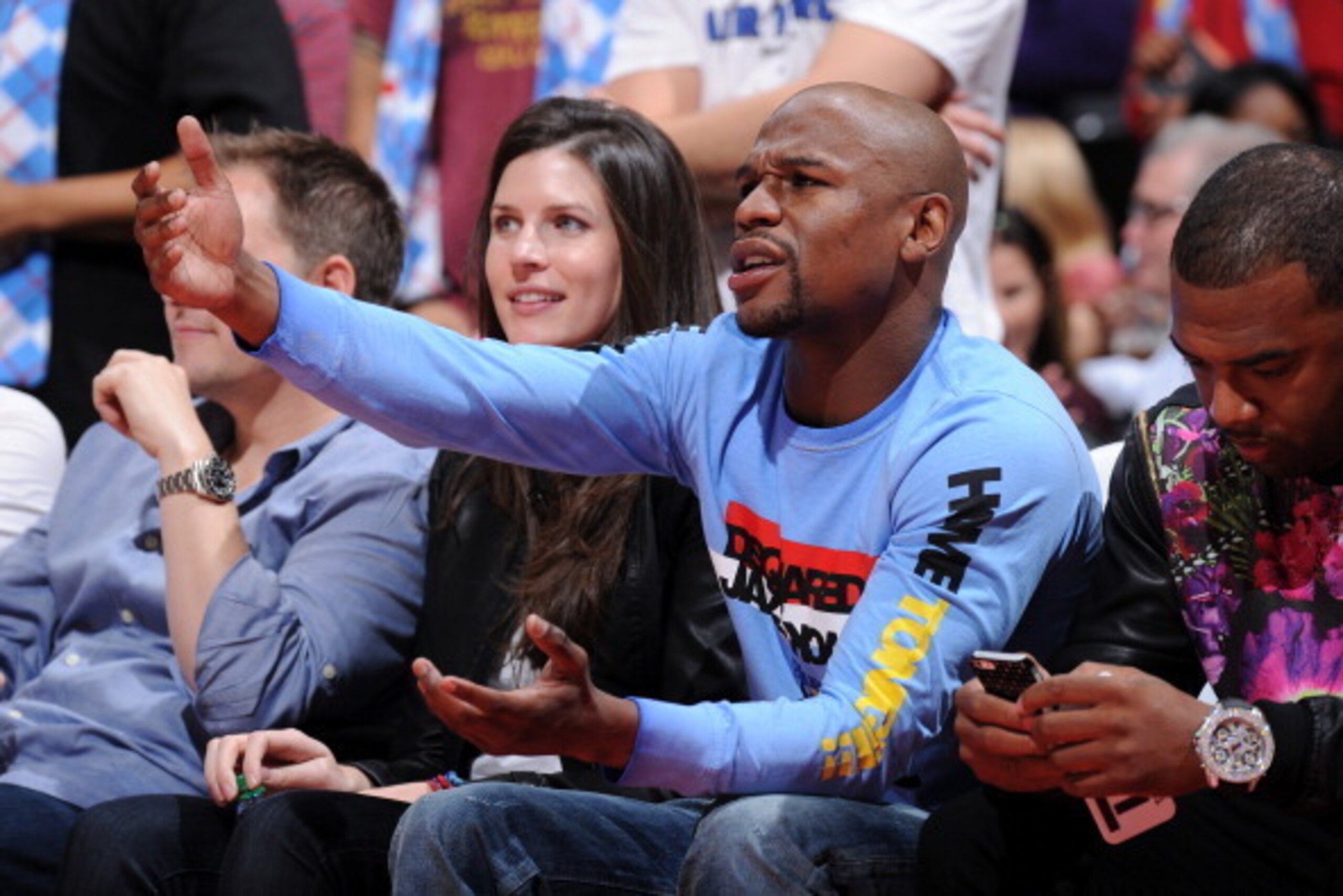 LOS ANGELES, CA - NOVEMBER 24:  Floyd Mayweather Jr. watches the Los Angeles Clippers game against the Chicago Bulls at Staples Center on November 24, 2013 in Los Angeles, California. NOTE TO USER: User expressly acknowledges and agrees that, by downloadi