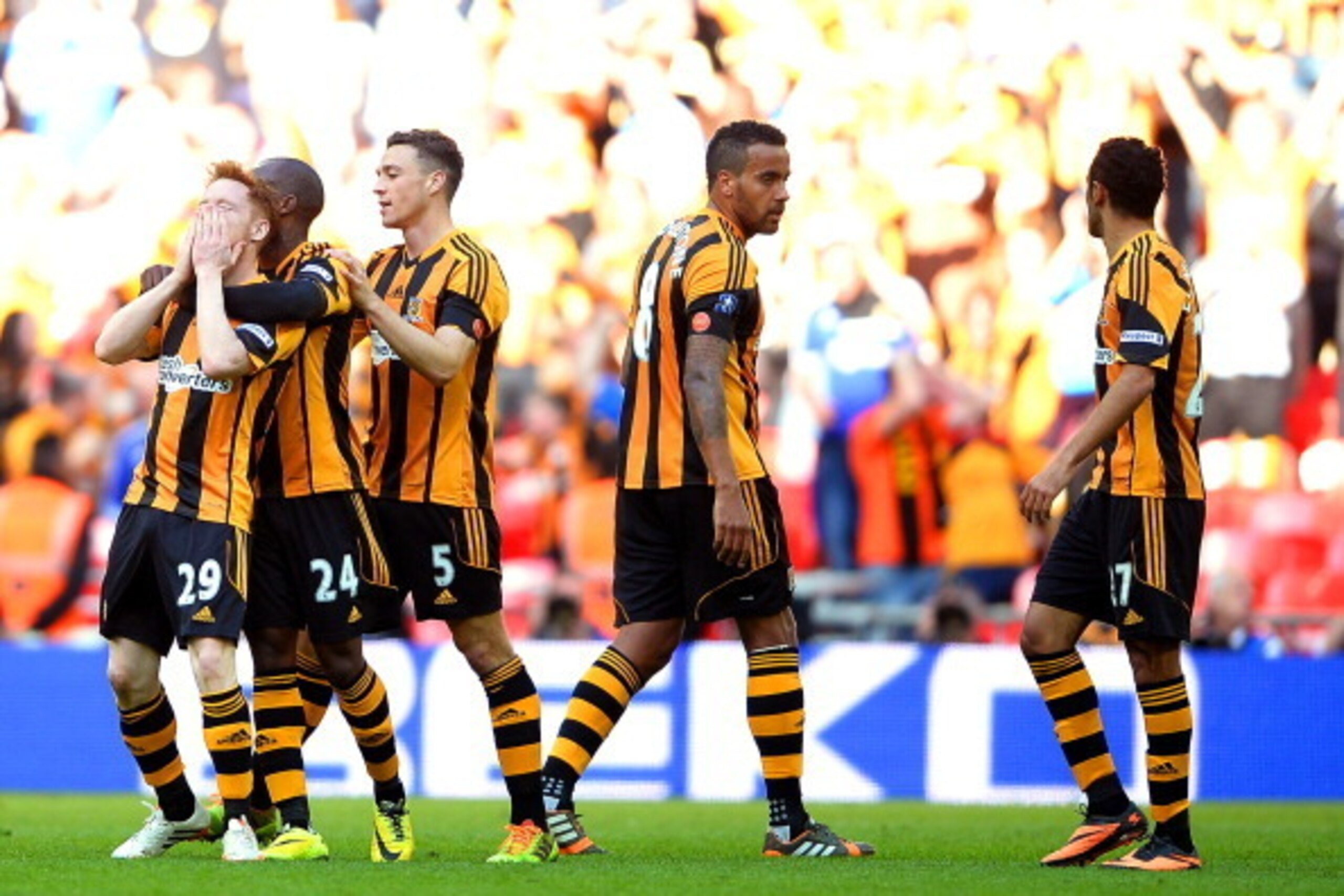 LONDON, ENGLAND - APRIL 13: Stephen Quinn of Hull City (29) celebrates scoring their fourth goal with team mates during the FA Cup with Budweiser semi-final match between Hull City and Sheffield United at Wembley Stadium on April 13, 2014 in London, Engl LONDON, ENGLAND - APRIL 13: Stephen Quinn of Hull City (29) celebrates scoring their fourth goal with team mates during the FA Cup with Budweiser semi-final match between Hull City and Sheffield United at Wembley Stadium on April 13, 2014 in London, Engl
