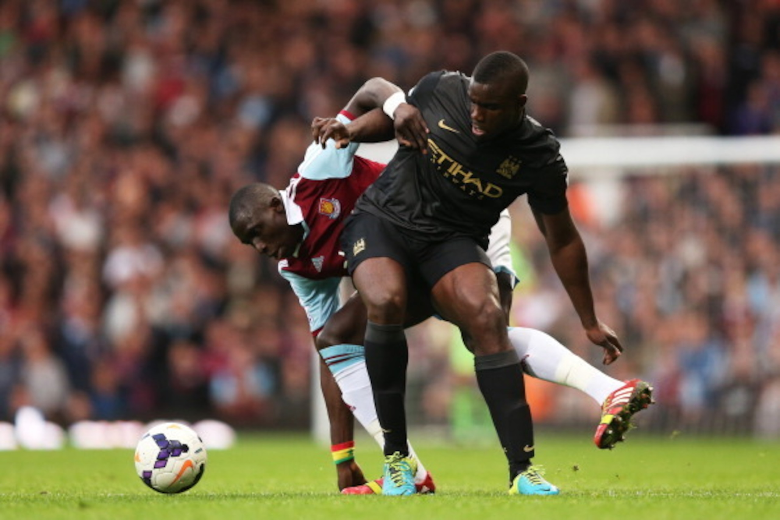LONDON, ENGLAND - OCTOBER 19:  Mohamed Diame of West Ham and Micah Richards of Manchester City battle for the ball  during the Barclays Premier League match between West Ham United and Manchester City at Boleyn Ground on October 19, 2013 in London, Englan