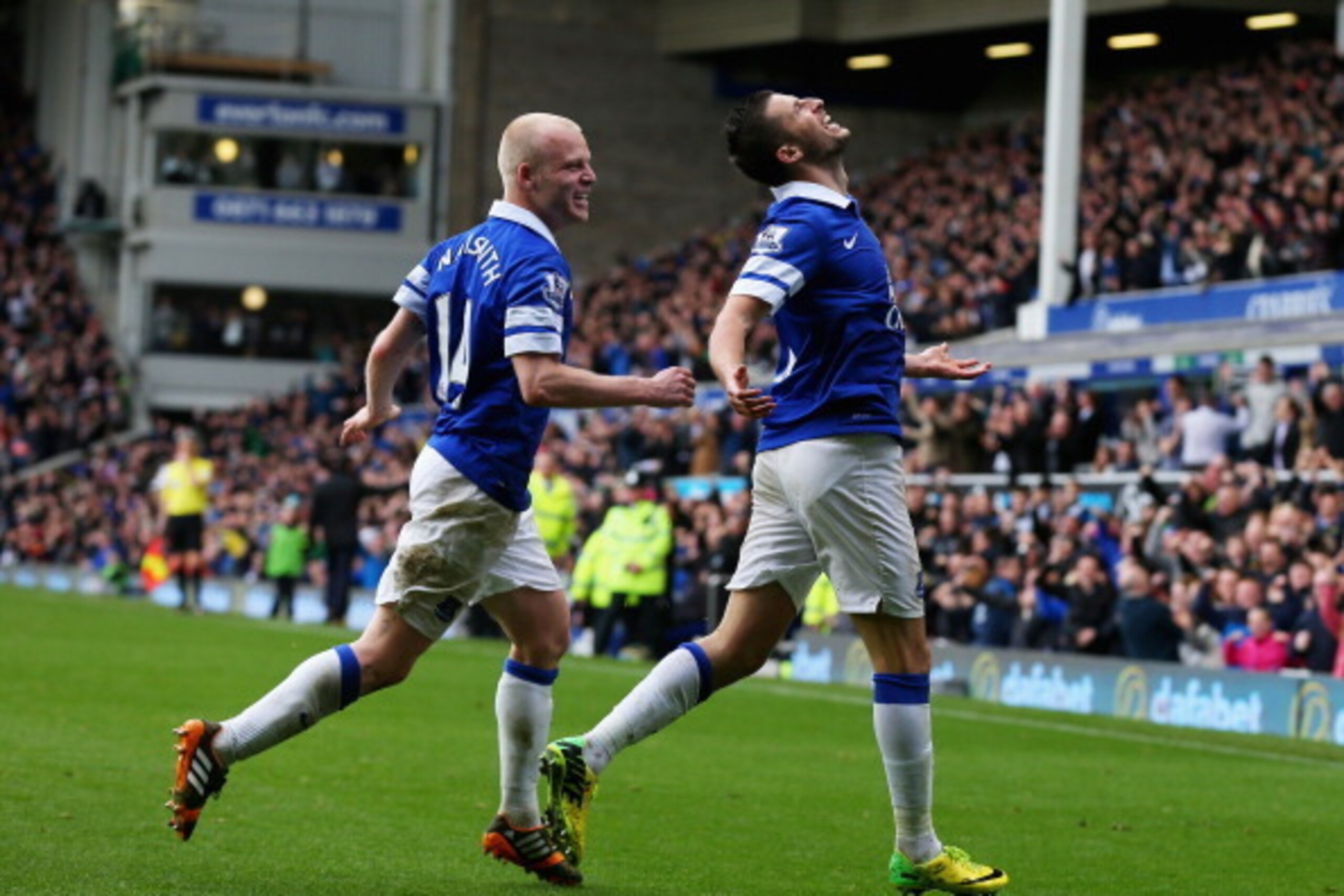 LIVERPOOL, ENGLAND - APRIL 06:  Kevin Mirallas of Everton (R)  celebrates scoring the third goal during the Barclays Premier League match between Everton and Arsenal at Goodison Park on April 6, 2014 in Liverpool, England.  (Photo by Alex Livesey/Getty Im