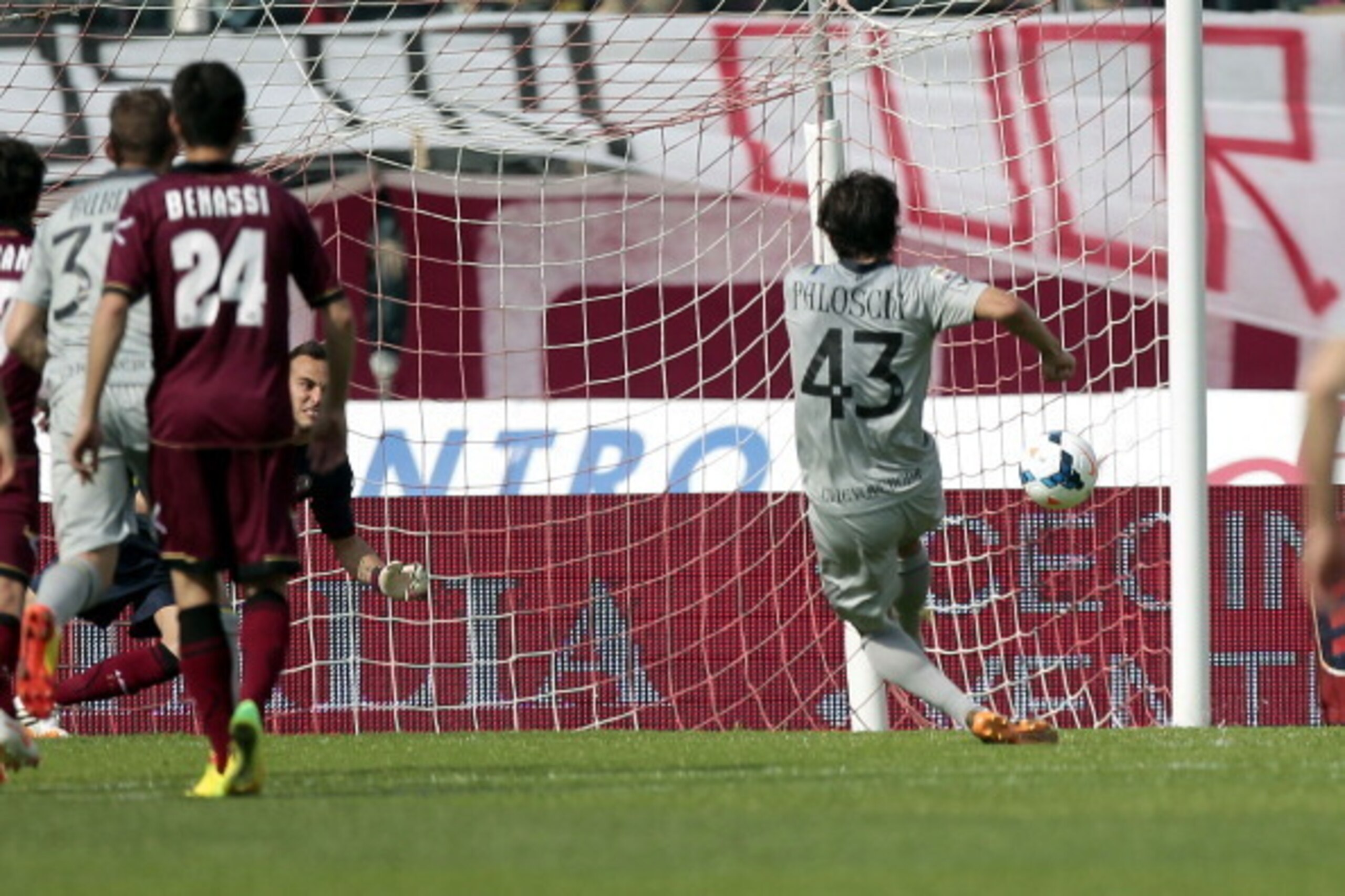 LIVORNO, ITALY - APRIL 13: Alberto Paloschi of AC Chievo Verona scores a goal during the Serie A match between AS Livorno Calcio and AC Chievo Verona at Stadio Armando Picchi on April 13, 2014 in Livorno, Italy.  (Photo by Gabriele Maltinti/Getty Images)