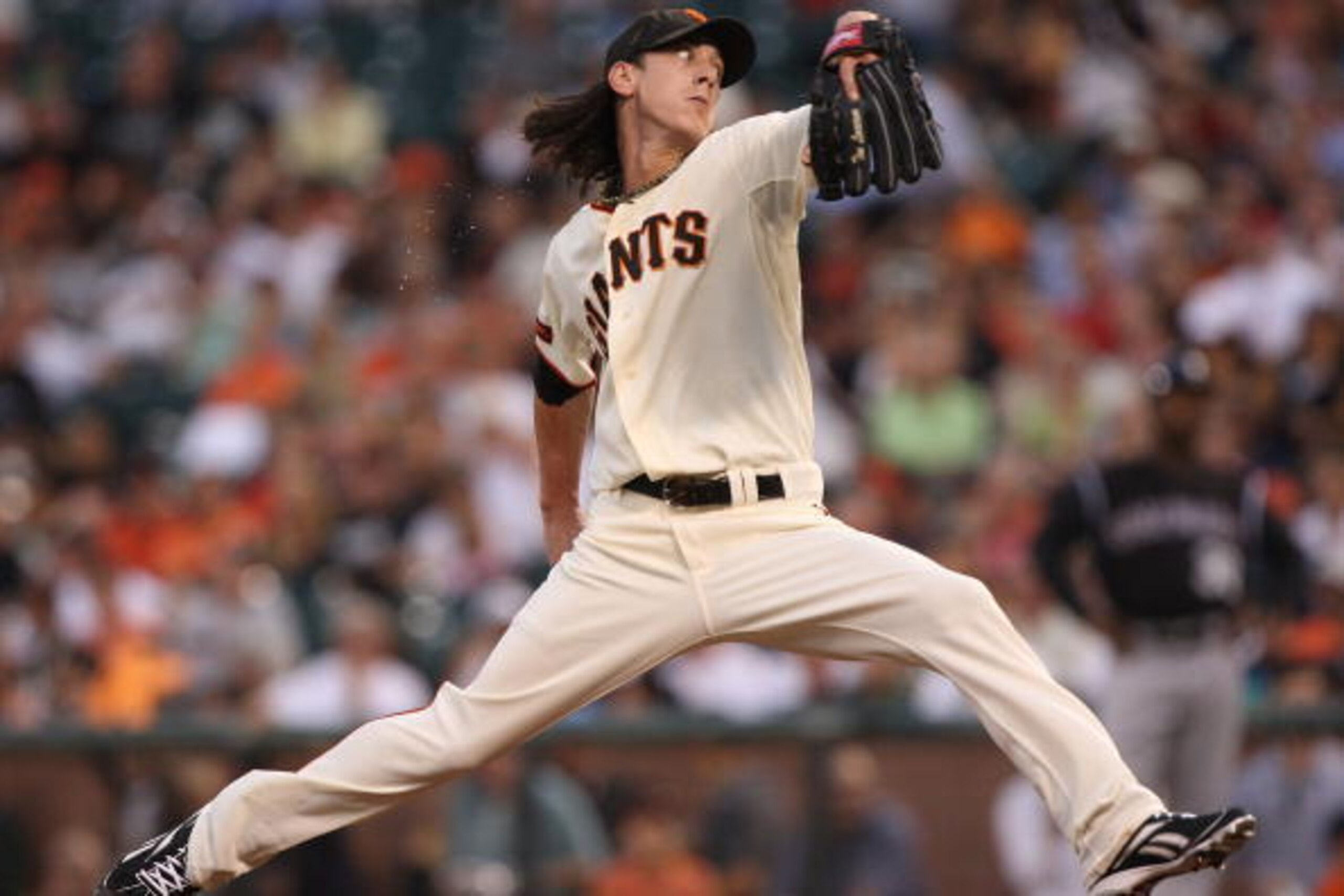 SAN FRANCISCO - AUGUST 28:  Tim Lincecum #55 of the San Francisco Giants pitches against the Colorado Rockies during a Major League Baseball game at AT&T Park on August 28, 2009 in San Francisco, California.  (Photo by Jed Jacobsohn/Getty Images)