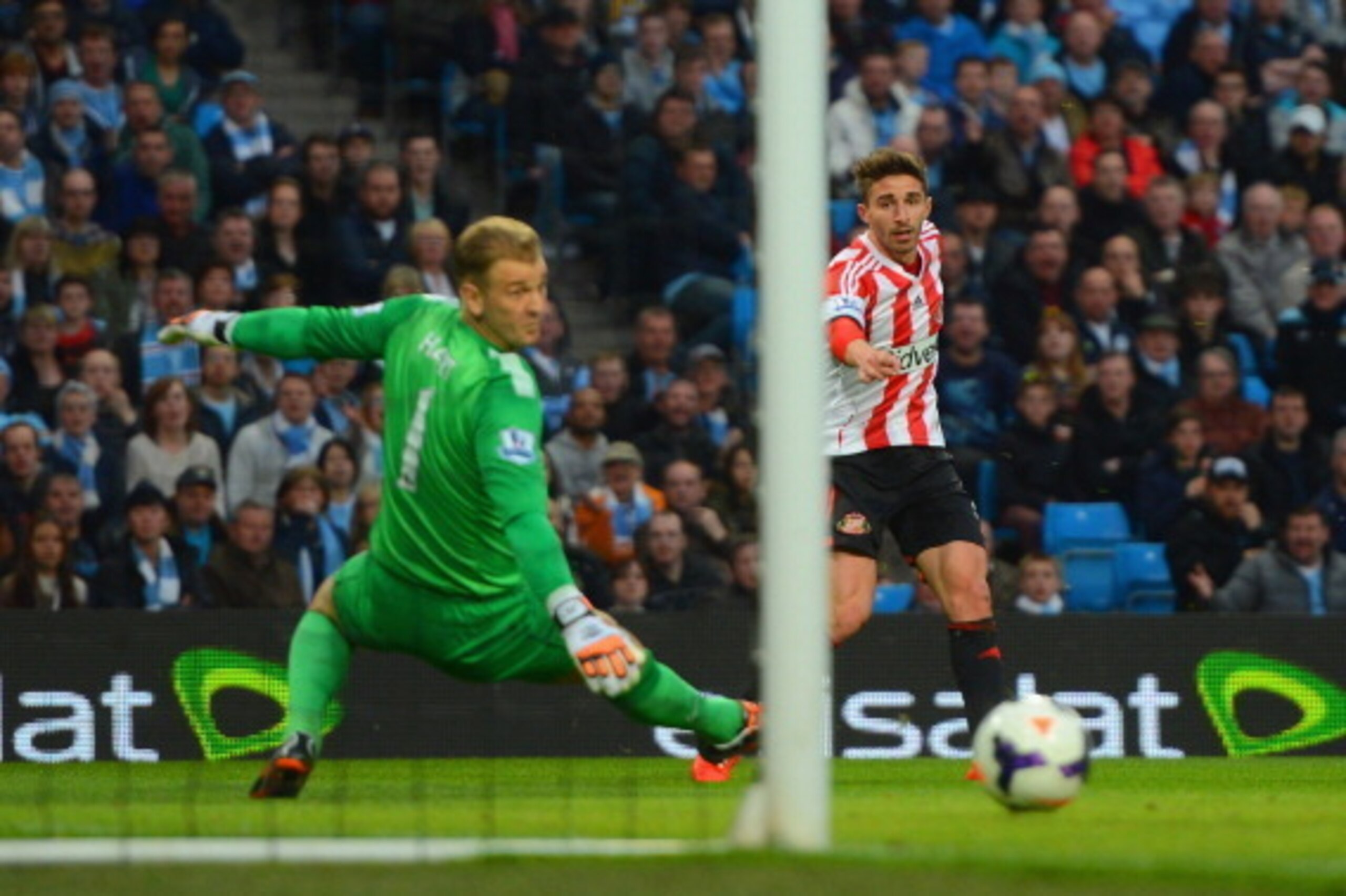 MANCHESTER, ENGLAND - APRIL 16:  Fabio Borini of Sunderland has a shot go wide of the goal during the Barclays Premier League match between Manchester City and Sunderland at Etihad Stadium on April 16, 2014 in Manchester, England.  (Photo by Michael Regan
