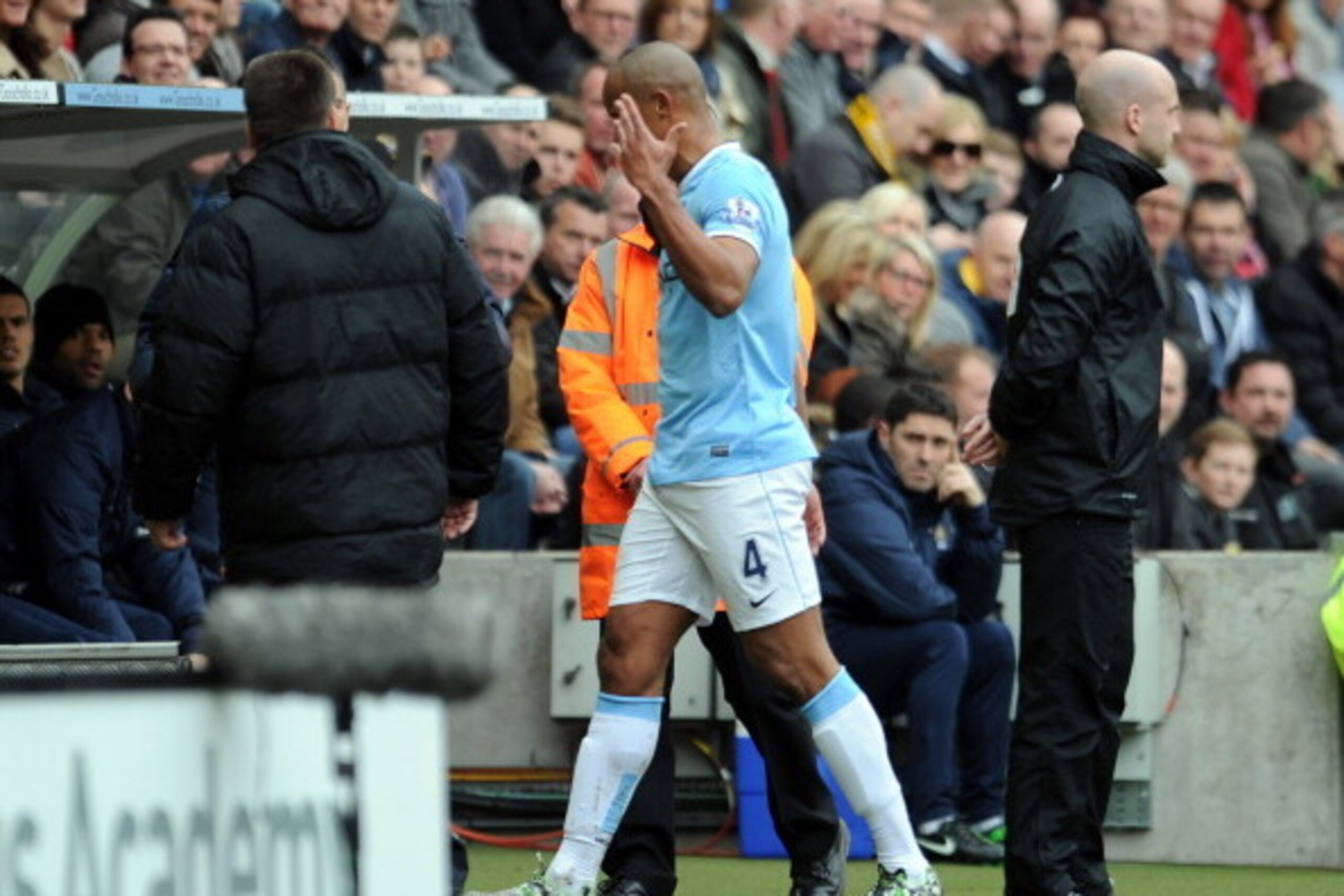 HULL, ENGLAND - MARCH 15:  Vincent Kompany of Manchester City gestures with his hand as he leaves the field after being shown a red card during the Barclays Premier League match between Hull City and Manchester City at the KC Stadium on March 15, 2014 in 