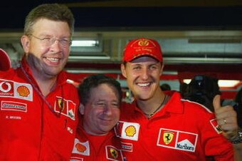 SUZUKA, JAPAN - OCTOBER 12:  Rubens Barrichello, Ross Brawn, Jean Todt and Michael Schumacher pose for a celebratory team photo during the Formula One Japanese Grand Prix in Suzuka on October 12, 2003 in Japan. (Photo by Mark Thompson/Getty Images)