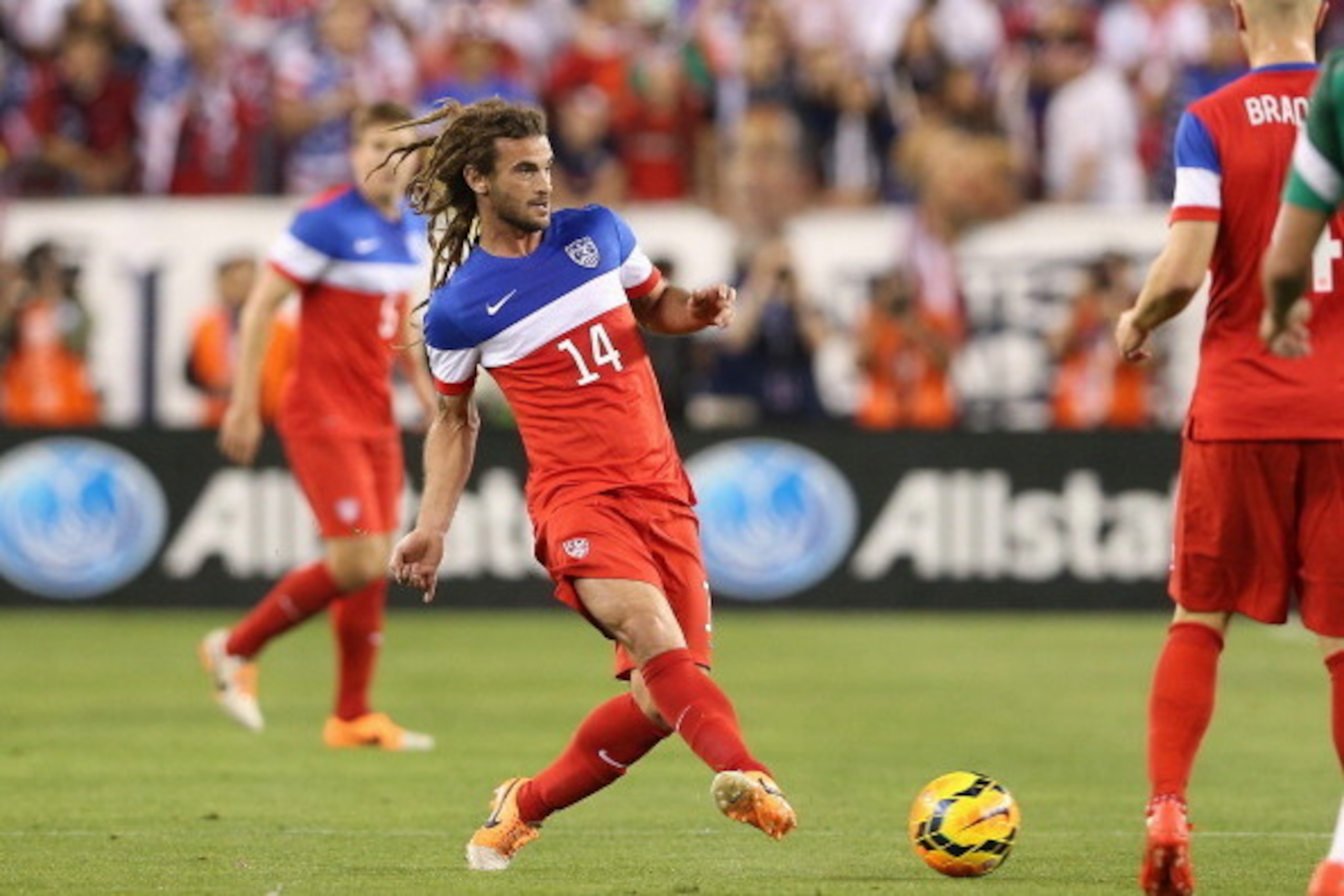 GLENDALE, AZ - APRIL 02:  Kyle Beckerman #14 of USA handles the ball during the International Friendly against Mexico at University of Phoenix Stadium on April 2, 2014 in Glendale, Arizona. Mexico and USA played to a 2-2 tie.  (Photo by Christian Petersen