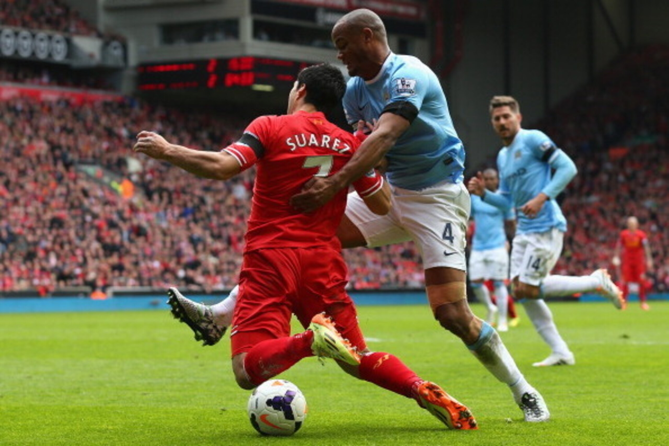 LIVERPOOL, ENGLAND - APRIL 13:  Vincent Kompany of Manchester City challenges Luis Suarez of Liverpool during the Barclays Premier League match between Liverpool and Manchester City at Anfield on April 13, 2014 in Liverpool, England.  (Photo by Alex Lives