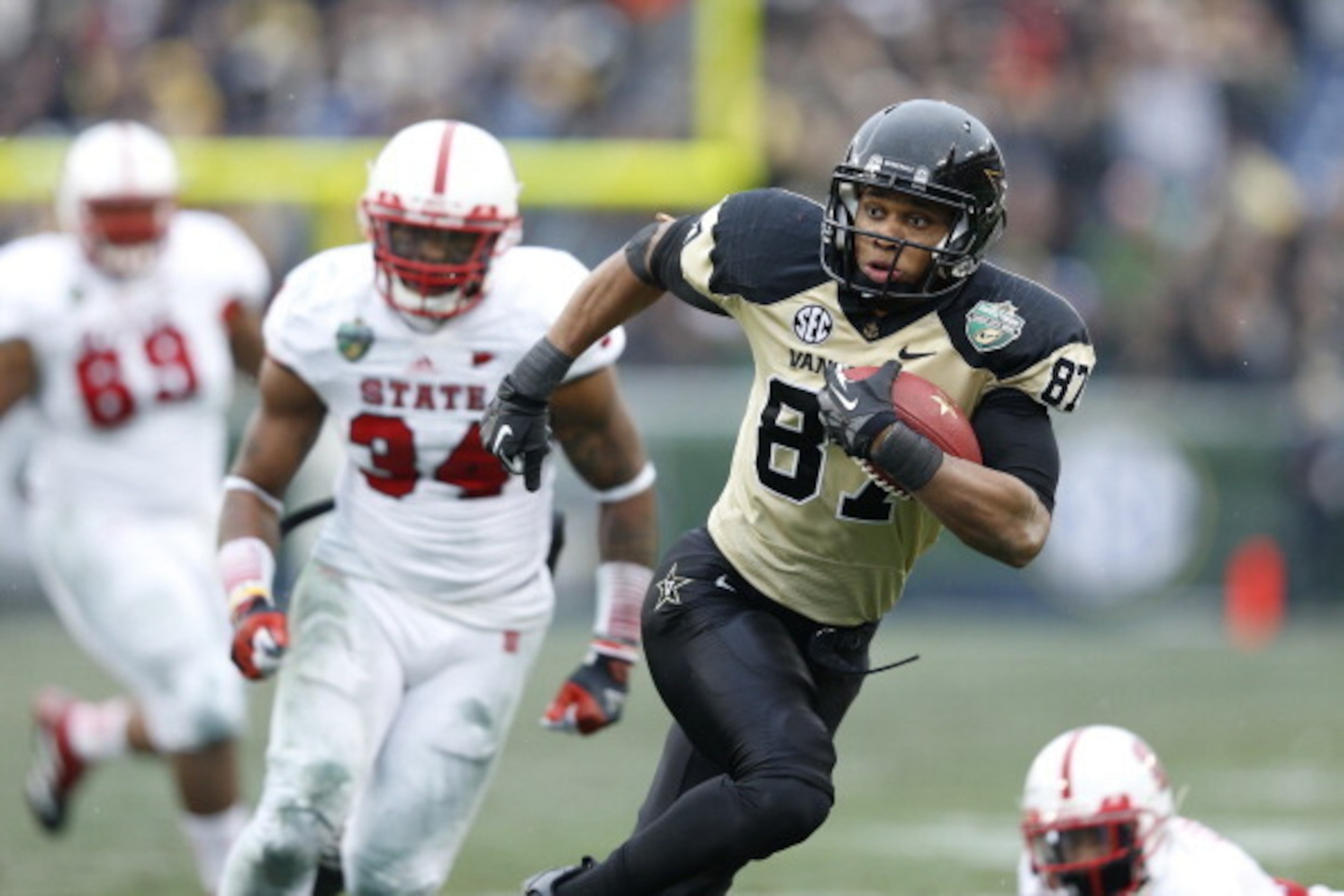 NASHVILLE, TN - DECEMBER 31: Jordan Matthews #87 of the Vanderbilt Commodores heads toward the end zone for an 18-yard touchdown catch and run against the North Carolina State Wolfpack during the Franklin American Mortgage Music City Bowl at LP Field on D NASHVILLE, TN - DECEMBER 31: Jordan Matthews #87 of the Vanderbilt Commodores heads toward the end zone for an 18-yard touchdown catch and run against the North Carolina State Wolfpack during the Franklin American Mortgage Music City Bowl at LP Field on D