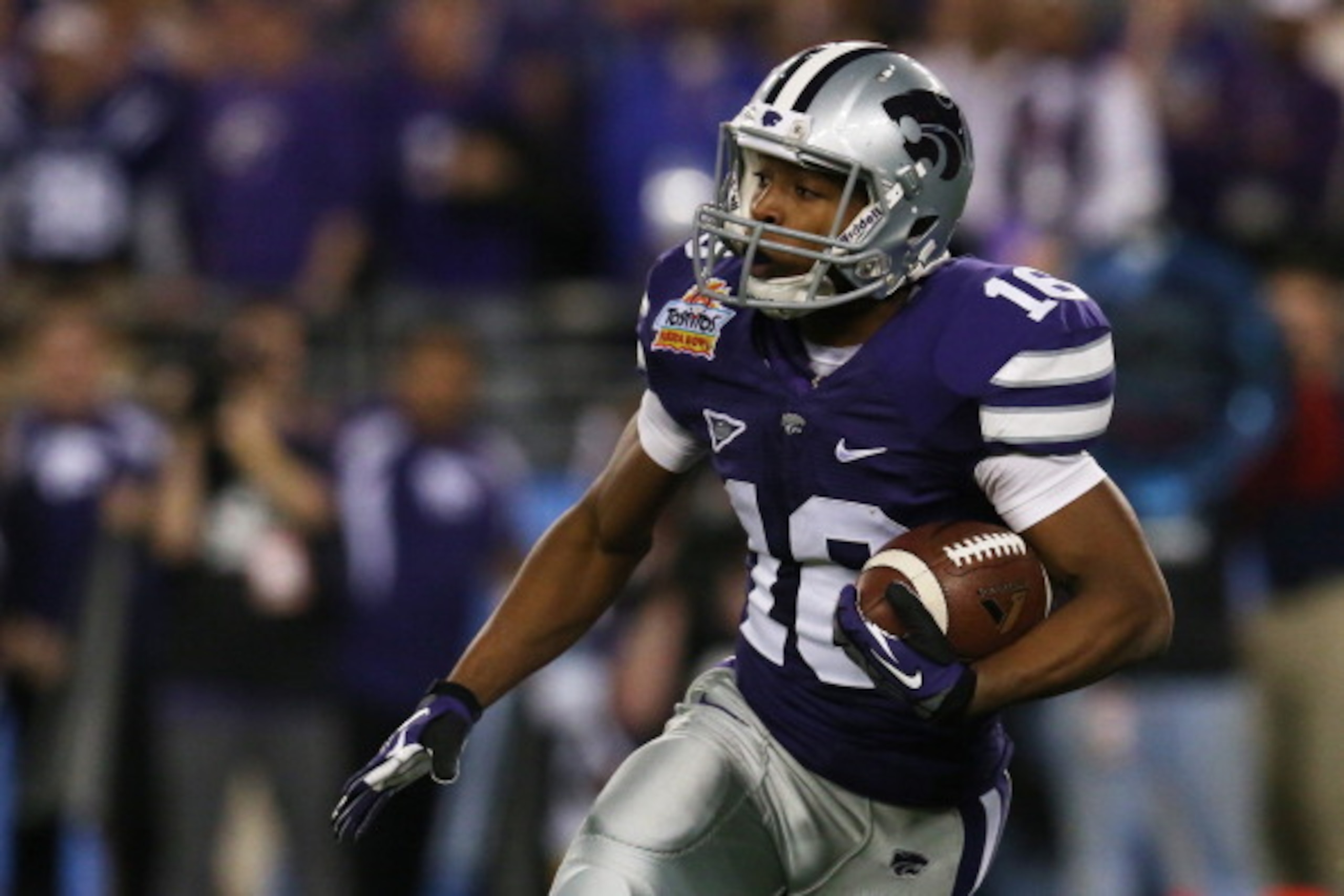 GLENDALE, AZ - JANUARY 03:  Tyler Lockett #16 of the Kansas State Wildcats carries the ball against the Oregon Ducks during the Tostitos Fiesta Bowl at University of Phoenix Stadium on January 3, 2013 in Glendale, Arizona.  (Photo by Stephen Dunn/Getty Im