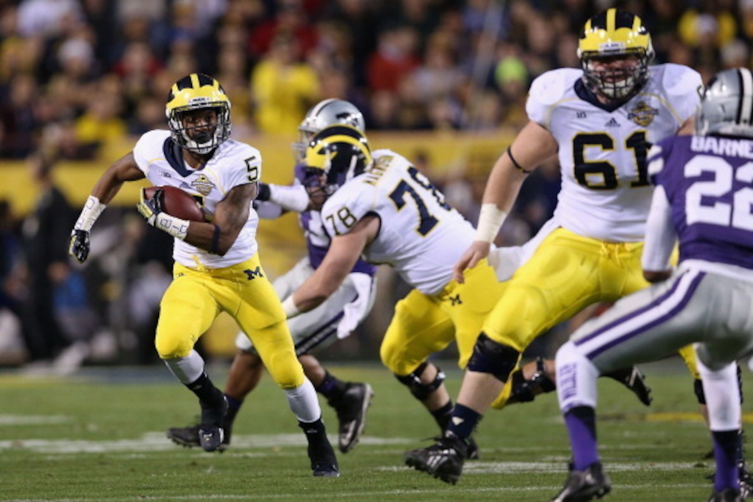 TEMPE, AZ - DECEMBER 28:  Running back Justice Hayes #5 of the Michigan Wolverines runs with the football after a reception against the Kansas State Wildcats during the Buffalo Wild Wings Bowl at Sun Devil Stadium on December 28, 2013 in Tempe, Arizona.  