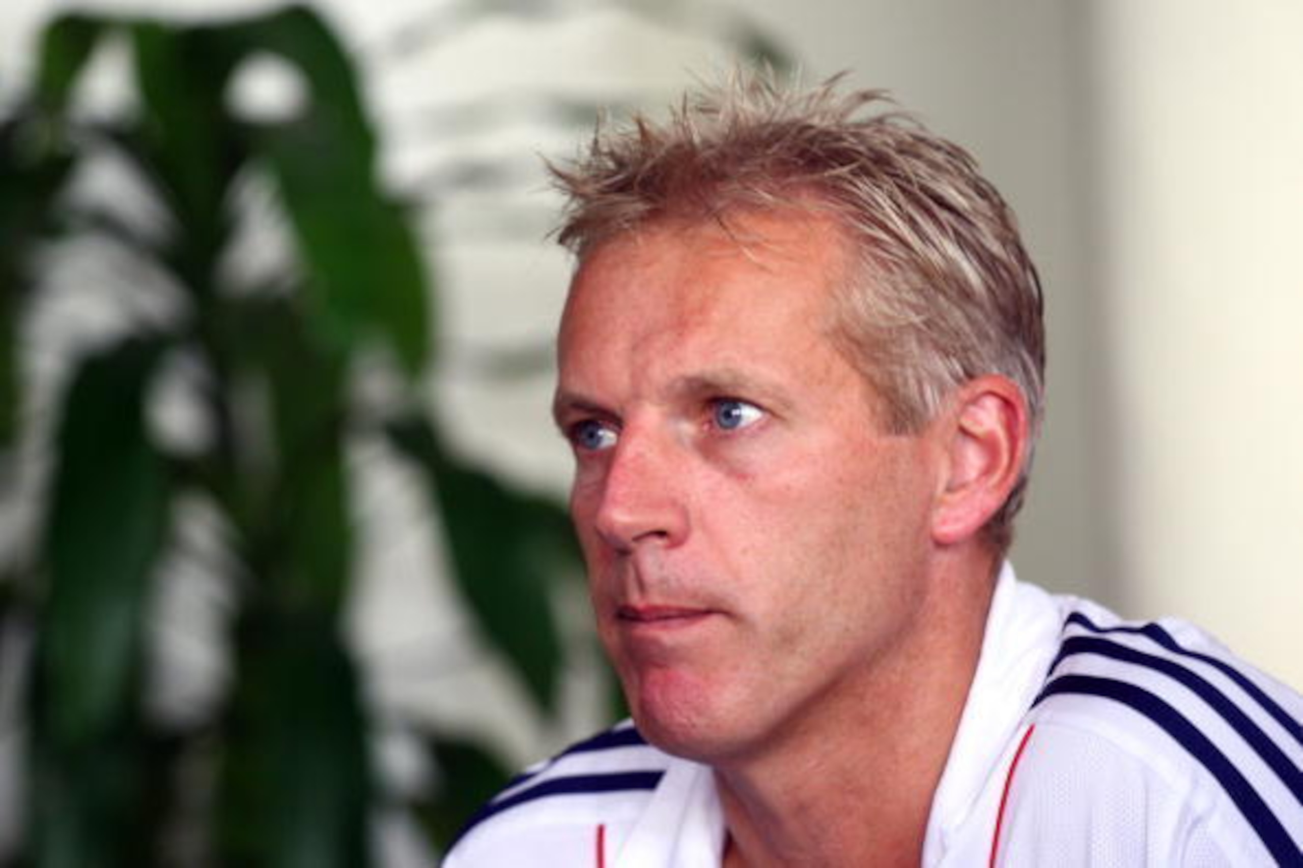 MUMBAI (BOMBAY), INDIA - NOVEMBER 12:  England cricket team coach Peter Moores chats to the press at the Team Hotel on November 12, 2008, in Mumbai (Bombay), India.  (Photo by Julian Herbert/Getty Images)