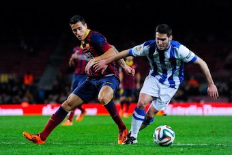 BARCELONA, SPAIN - FEBRUARY 05:  Cristian Tello of FC Barcelona duels for the ball with Zaldua of Real Sociedad during the Copa del Rey Semi-Final first leg match between Barcelona and Real Sociedad at Camp Nou on February 5, 2014 in Barcelona, Spain.  (P