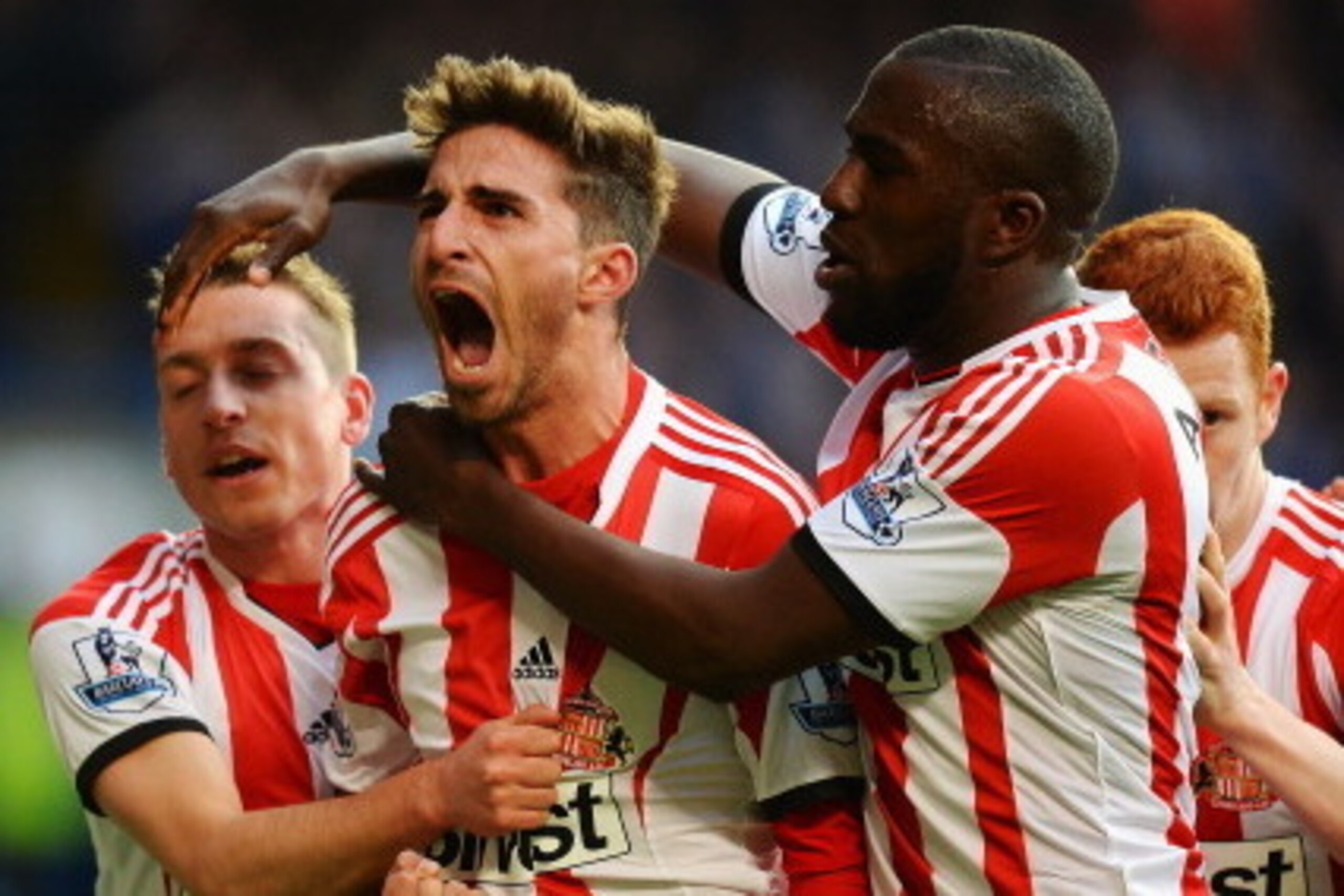 LONDON, ENGLAND - APRIL 19:  Fabio Borini (C) of Sunderland celebrates with team mates after scoring his sides second goal from the penalty spot during the Barclays Premier League match between Chelsea and Sunderland at Stamford Bridge on April 19, 2014 i
