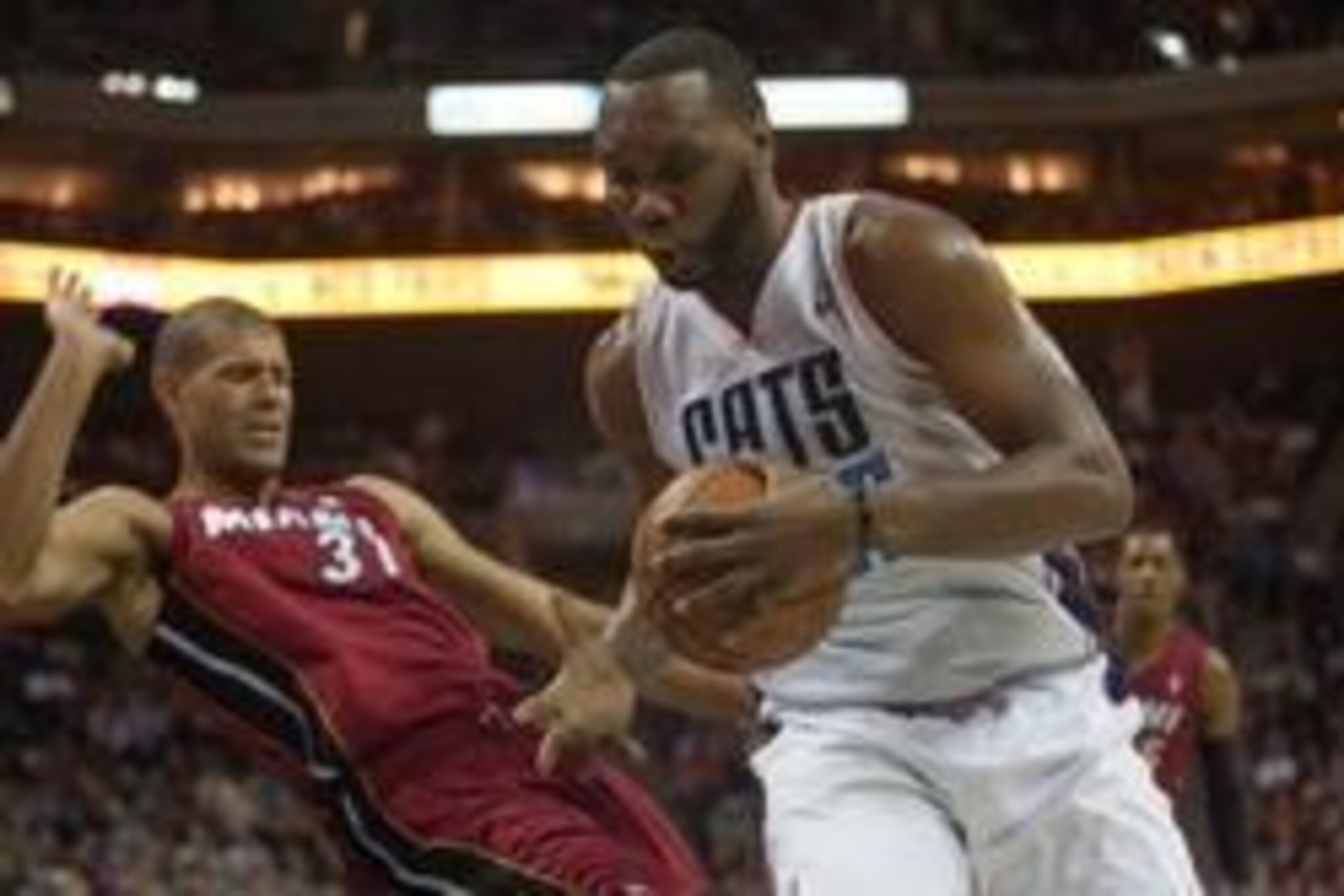 Jan 18, 2014; Charlotte, NC, USA; Charlotte Bobcats center Al Jefferson (25) drives the ball against Miami Heat small forward Shane Battier (31) during the second half at Time Warner Cable Arena. The Heat defeated the Bobcats 104-96 in overtime. Mandatory