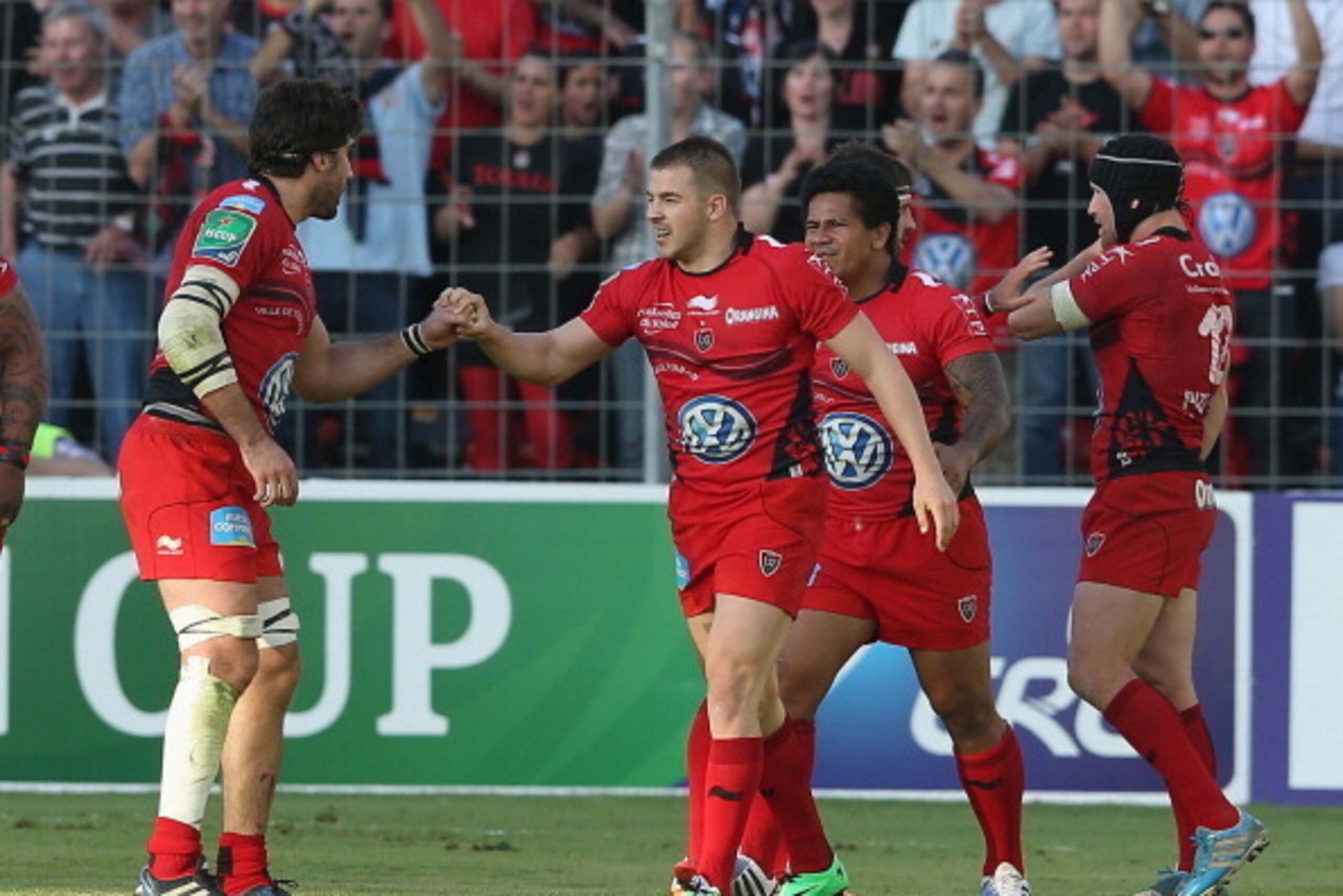 TOULON, FRANCE - APRIL 06:  Drew Mitchell of Toulon is mobbed by team mates after scoring a try during the Heineken Cup quarter final match between Toulon and Leinster at the Felix Mayol Stadium on April 6, 2014 in Toulon, France.  (Photo by David Rogers/