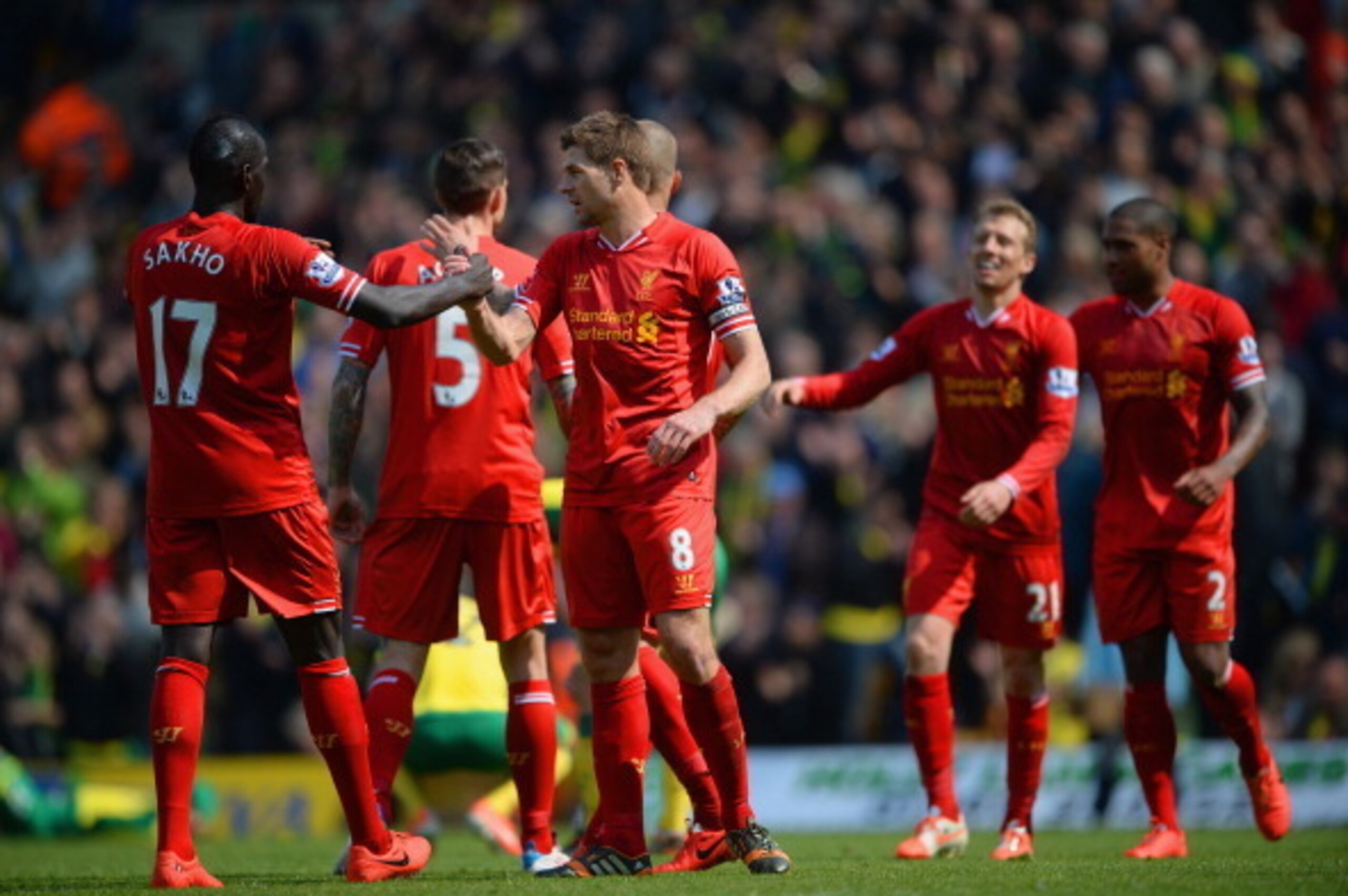NORWICH, ENGLAND - APRIL 20: Steven Gerrard of Liverpool celebrates victory with Mamadou Sakho of Liverpool at the final whistle during the Barclays Premier League match between Norwich City and Liverpool at Carrow Road on April 20, 2014 in Norwich, Engla