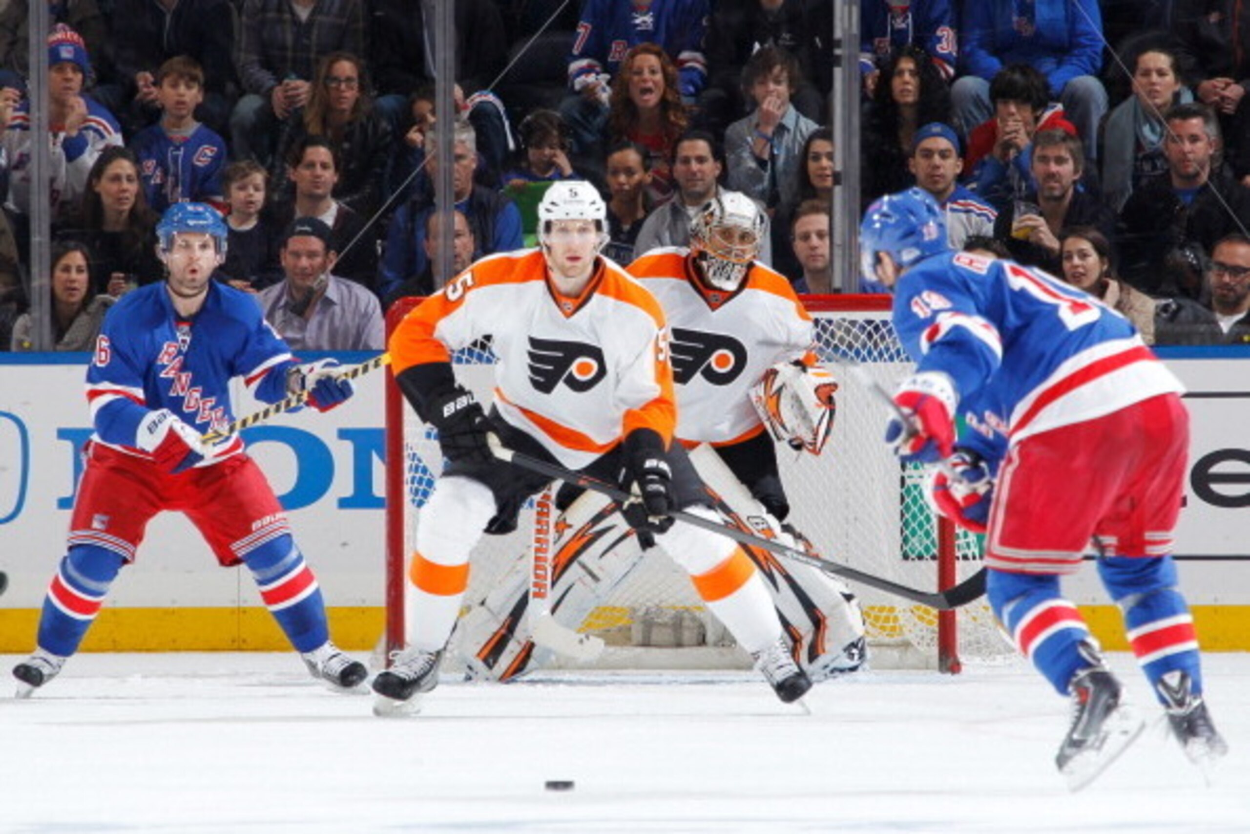 NEW YORK, NY - APRIL 20:  Ray Emery #29 of the Philadelphia Flyers looks on as Brad Richards #19 of the New York Rangers takes a shot in Game Two of the First Round of the 2014 Stanley Cup Playoffs at Madison Square Garden on April 20, 2014 in New York Ci
