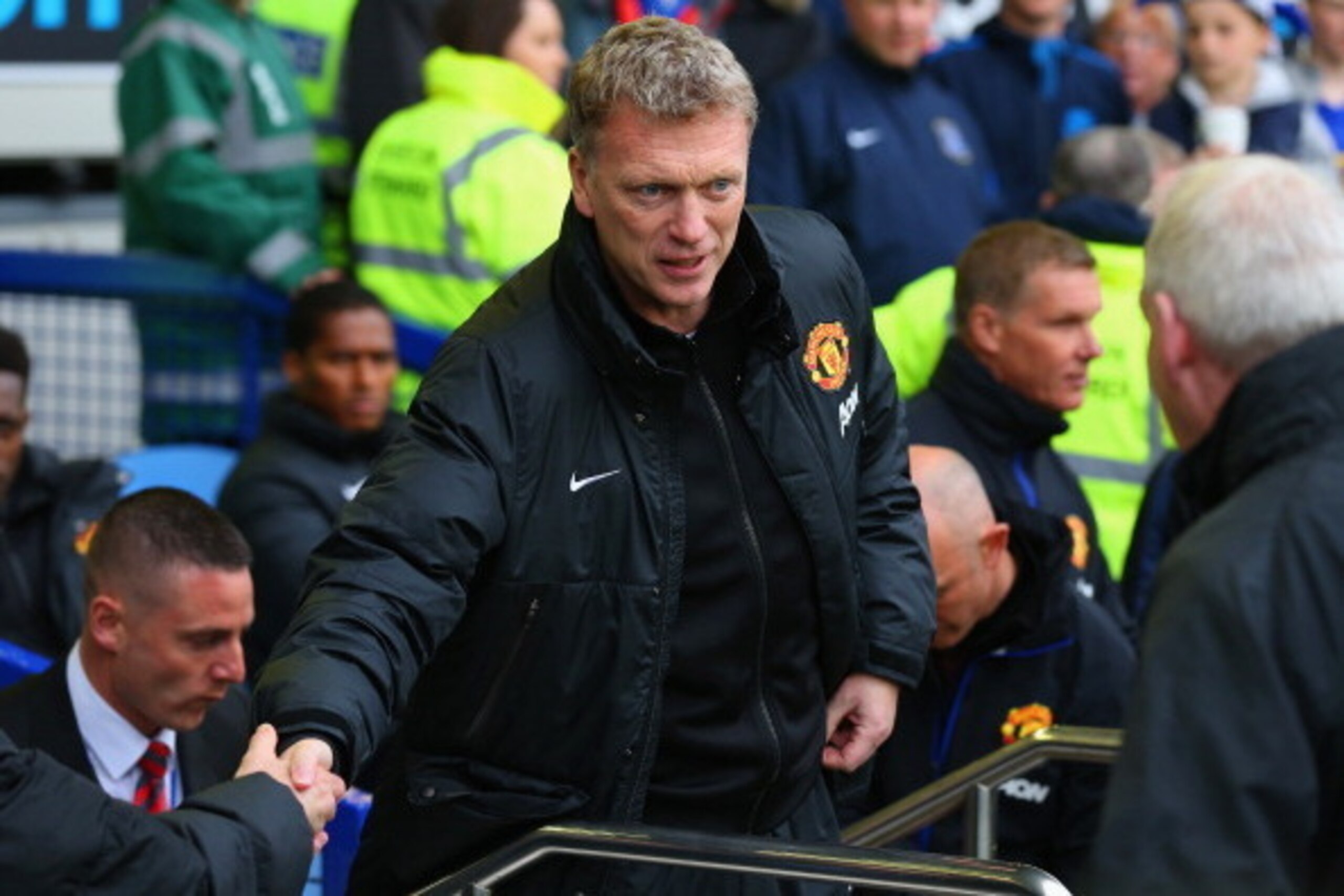 LIVERPOOL, ENGLAND - APRIL 20: David Moyes manager of Manchester United shakes hands during the Barclays Premier League match between Everton and Manchester United at Goodison Park on April 20, 2014 in Liverpool, England.  (Photo by Alex Livesey/Getty Ima