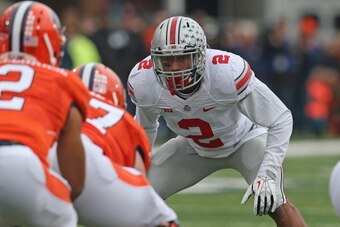 CHAMPAIGN, IL - NOVEMBER 16:  Ryan Shazier #2 of the Ohio State Buckeyes awaits the start of play against the Illinois Fighting Illini at Memorial Stadium on November 16, 2013 in Champaign, Illinois. Ohio State defeated Illinois 60-35.  (Photo by Jonathan