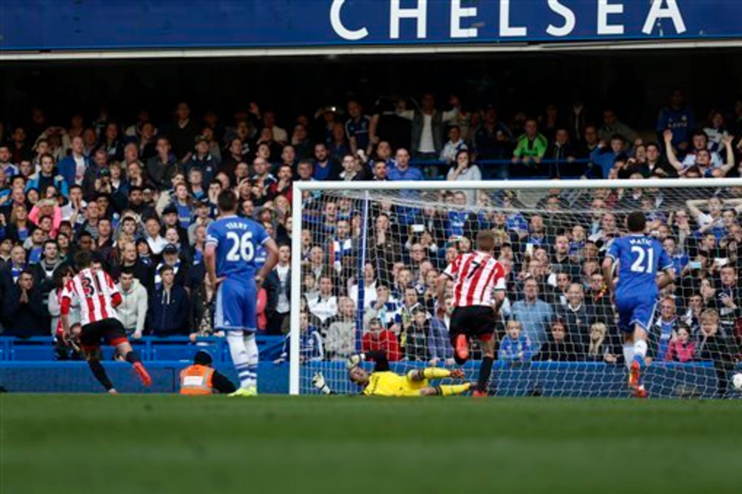 Sunderland dealt Chelsea's title aspirations a huge blow.