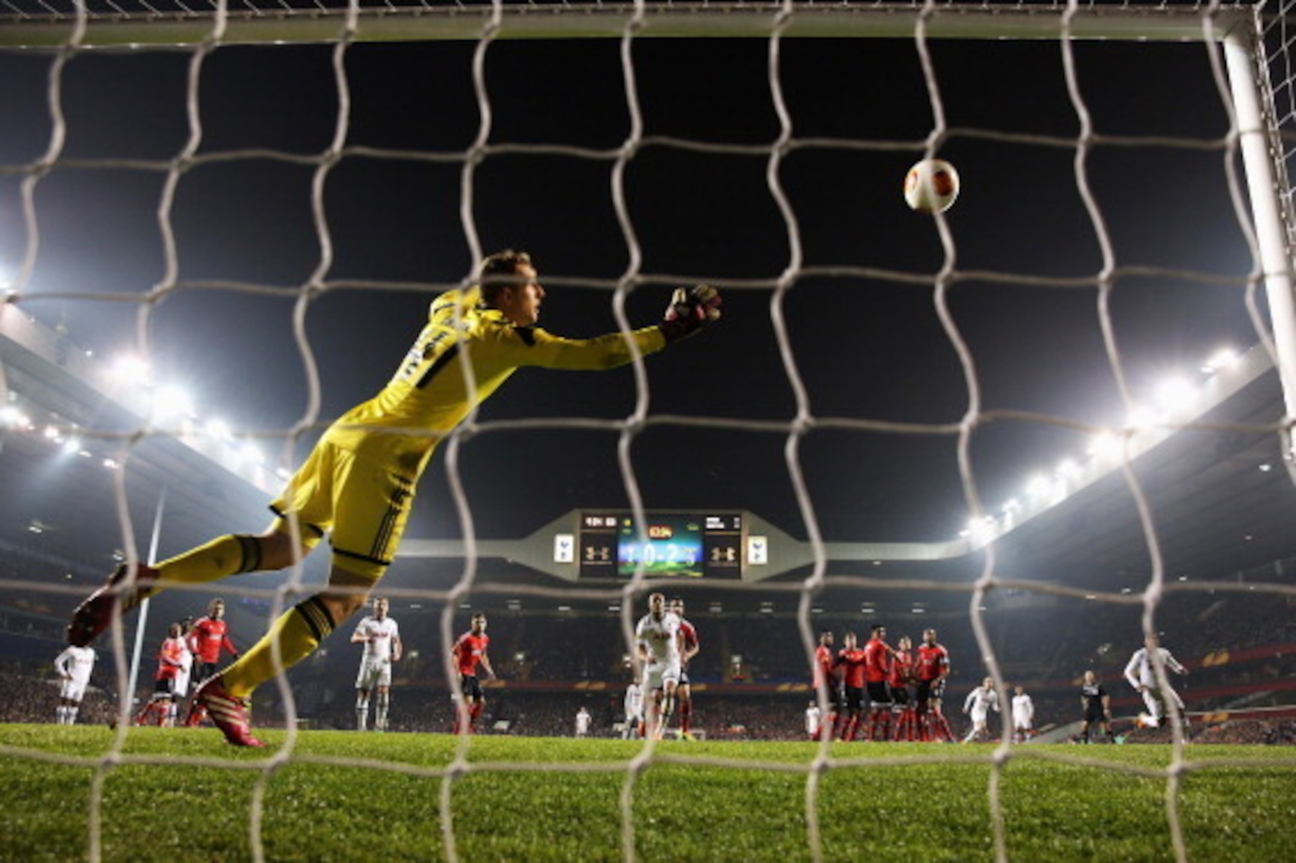 LONDON, ENGLAND - MARCH 13: Christian Eriksen of Tottenham Hotspur shoots past goalkeeper Jan Oblak of Benfica from a free kick to score their first goal during the UEFA Europa League Round of 16 first leg match between Tottenham Hotspur FC and SL Benfic LONDON, ENGLAND - MARCH 13: Christian Eriksen of Tottenham Hotspur shoots past goalkeeper Jan Oblak of Benfica from a free kick to score their first goal during the UEFA Europa League Round of 16 first leg match between Tottenham Hotspur FC and SL Benfic