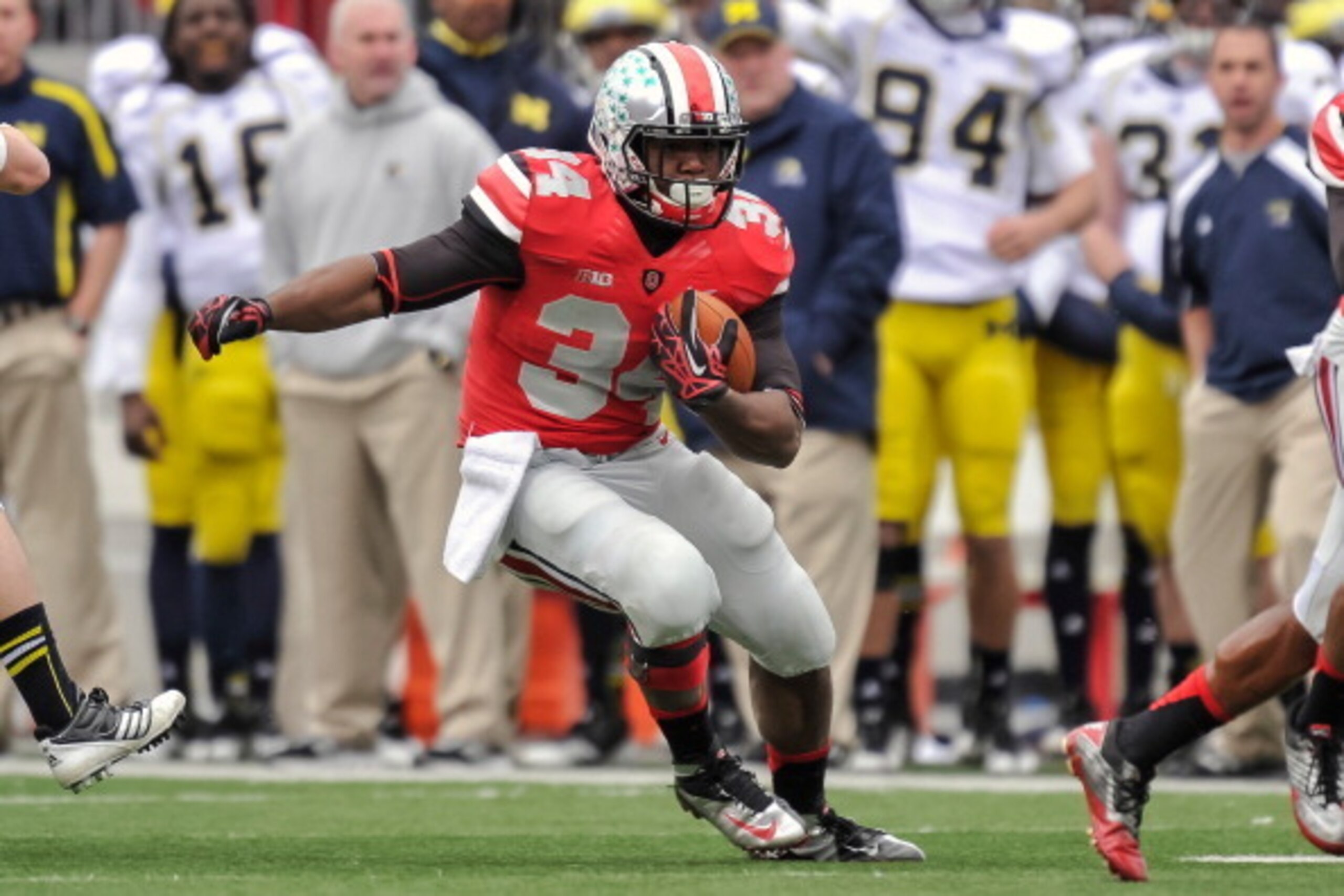 COLUMBUS, OH - NOVEMBER 24: Carlos Hyde #34 of the Ohio State Buckeyes runs with the ball against the Michigan Wolverines at Ohio Stadium on November 24, 2012 in Columbus, Ohio. (Photo by Jamie Sabau/Getty Images)