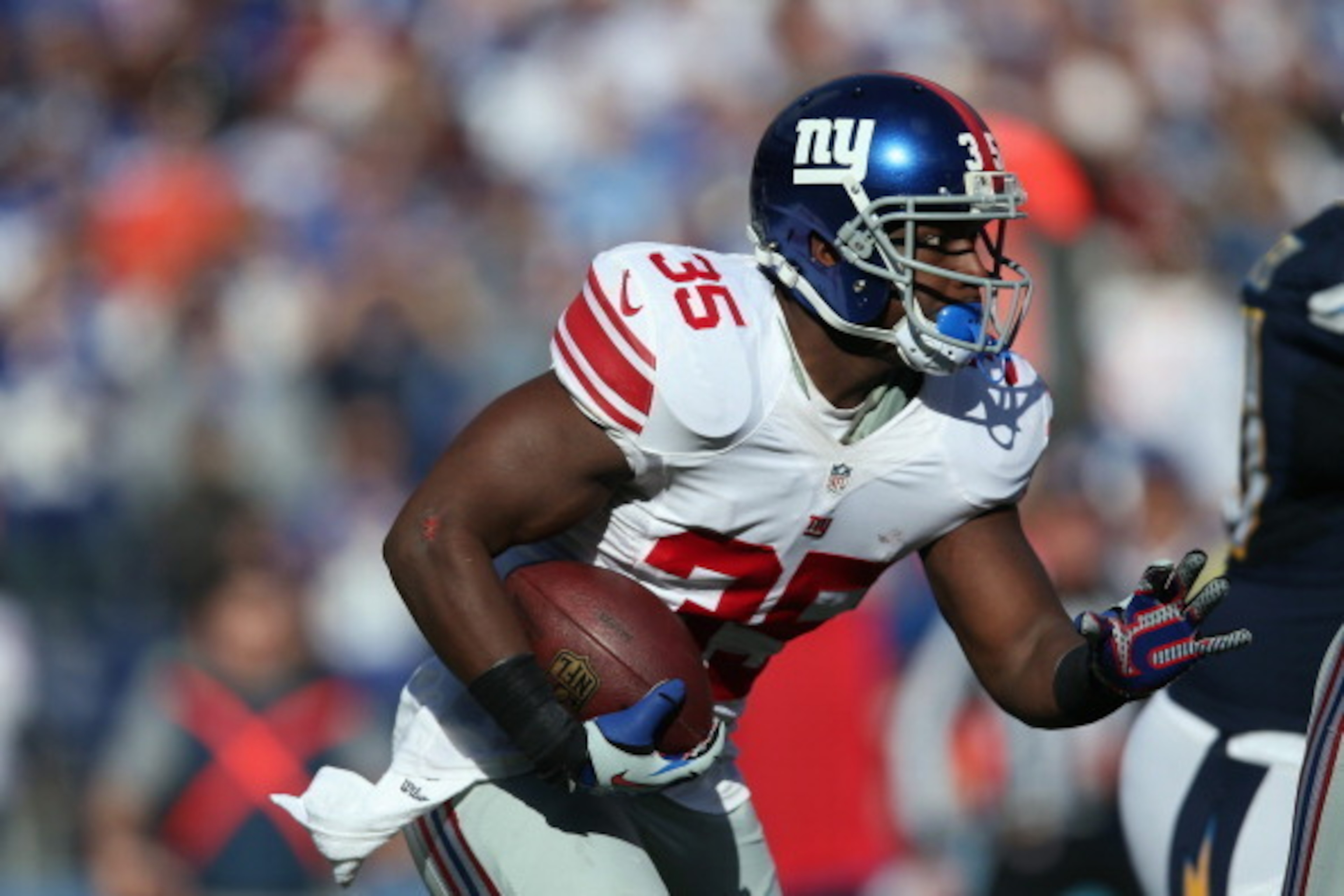 SAN DIEGO, CA - DECEMBER 08: Running back Andre Brown #35 of the New York Giants carries the ball against the San Diego Chargers at Qualcomm Stadium on December 8, 2013 in San Diego, California. (Photo by Jeff Gross/Getty Images) SAN DIEGO, CA - DECEMBER 08: Running back Andre Brown #35 of the New York Giants carries the ball against the San Diego Chargers at Qualcomm Stadium on December 8, 2013 in San Diego, California. (Photo by Jeff Gross/Getty Images)