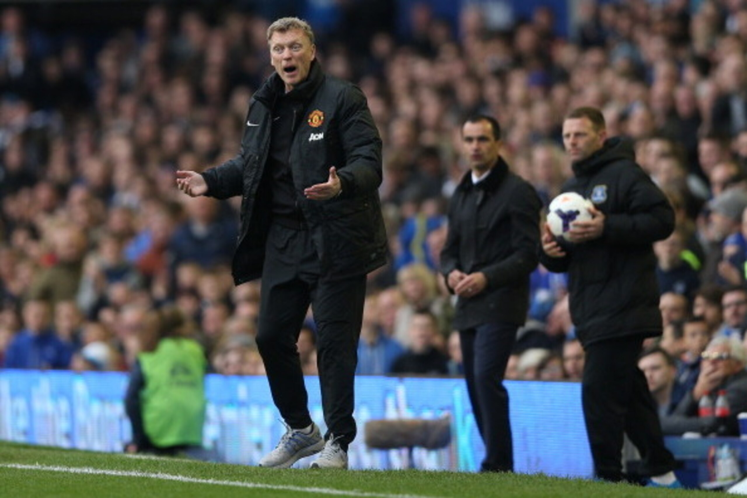 LIVERPOOL, ENGLAND - APRIL 20:  Manchester United manager David Moyes shows his frustrations during the Barclays Premier League match between Everton and Manchester United at Goodison Park on April 20, 2014 in Liverpool, England.  (Photo by Clive Brunskil