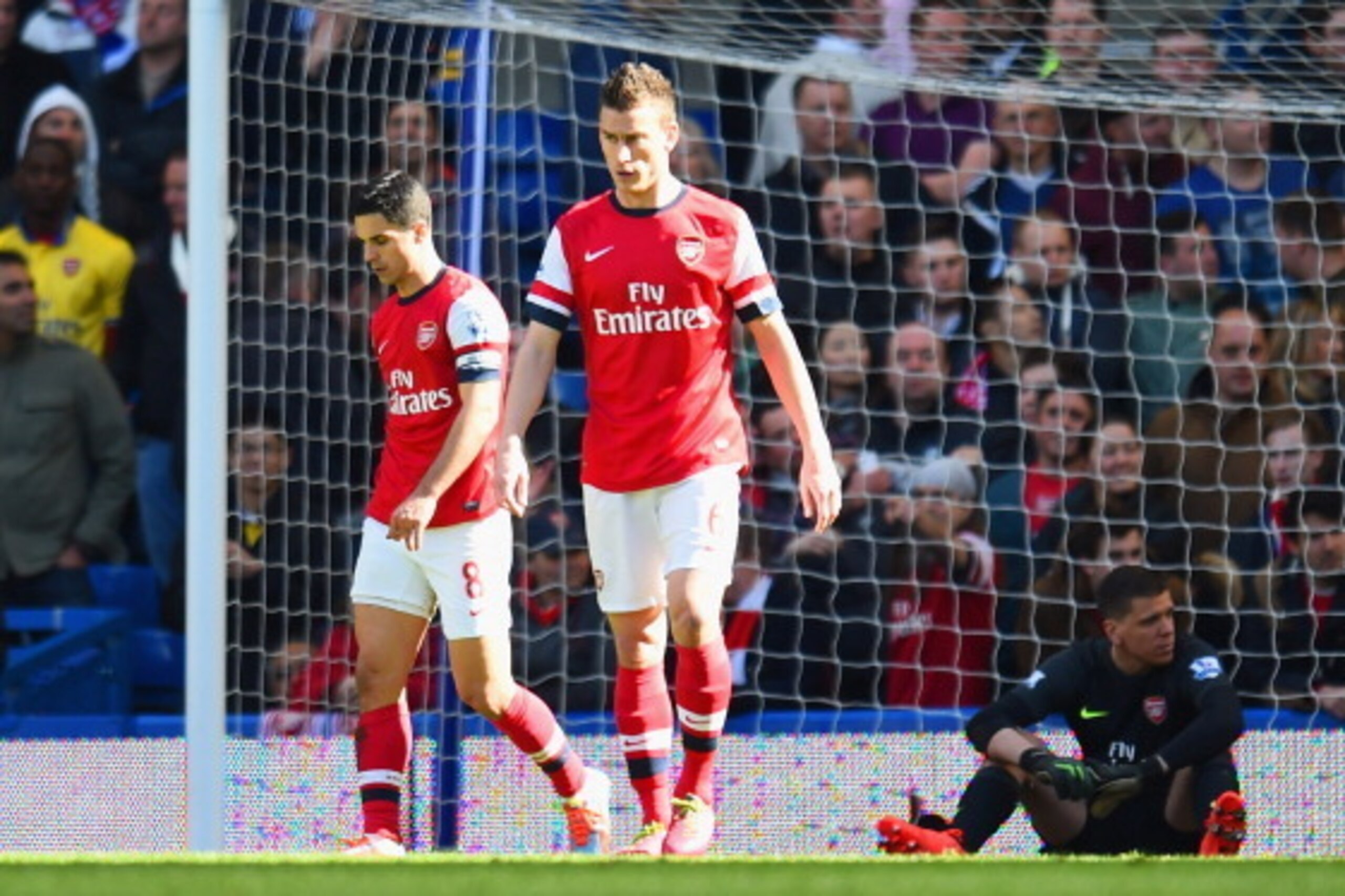 LONDON, ENGLAND - MARCH 22:  A dejected Mikel Arteta and Laurent Koscielny of Arsenal after conceding a fourth goal during the Barclays Premier League match between Chelsea and Arsenal at Stamford Bridge on March 22, 2014 in London, England.  (Photo by Sh