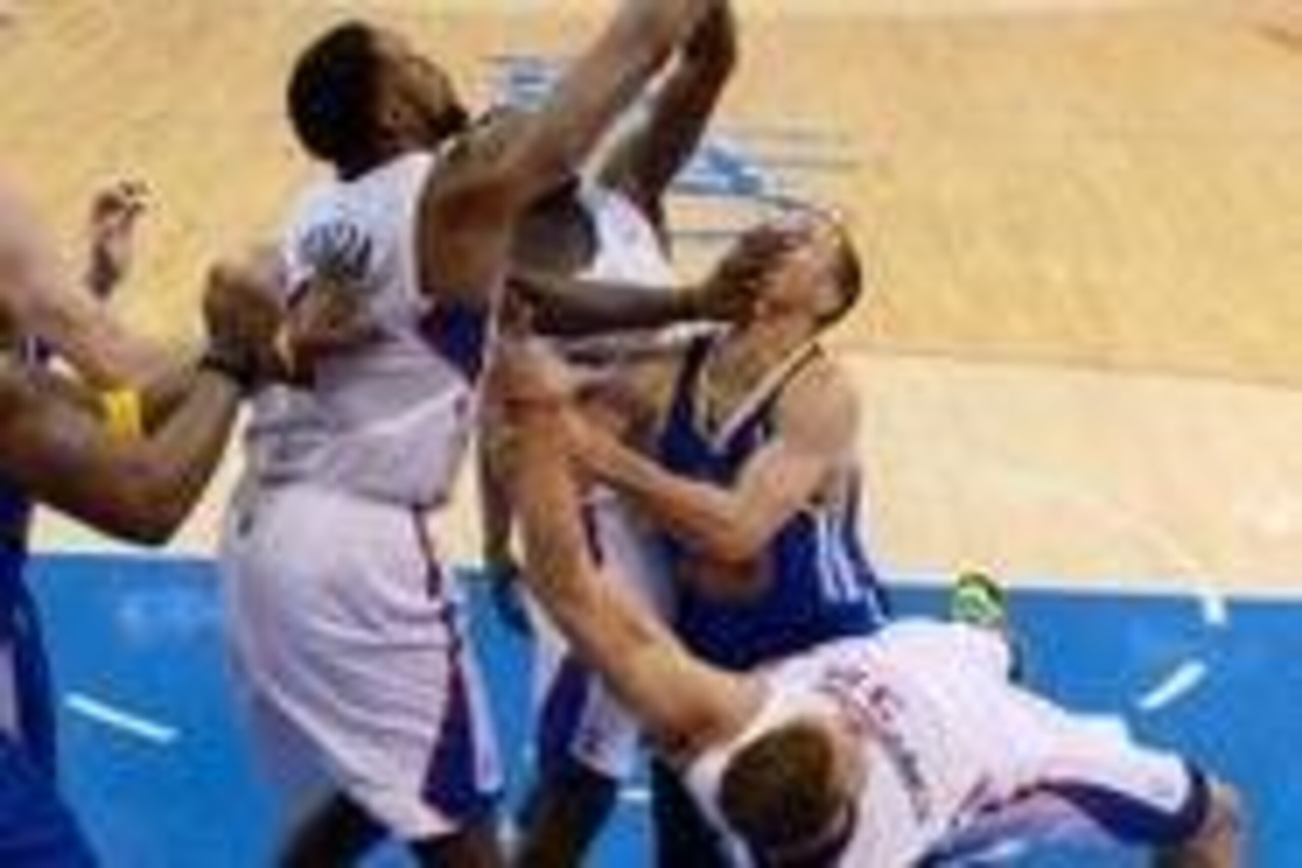 Apr 19, 2014; Los Angeles, CA, USA; Los Angeles Clippers center DeAndre Jordan (6), forward Blake Griffin (32), guard Darren Collison (2) and Golden State Warriors guard Stephen Curry (30) go for a rebound during game one of the first round of the 2014 NB Apr 19, 2014; Los Angeles, CA, USA; Los Angeles Clippers center DeAndre Jordan (6), forward Blake Griffin (32), guard Darren Collison (2) and Golden State Warriors guard Stephen Curry (30) go for a rebound during game one of the first round of the 2014 NB