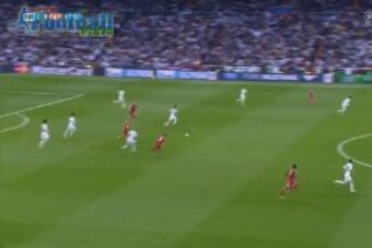 Upon winning possession in the 19th minute, Madrid are able to attack the open space down the left in the buildup to their opener.