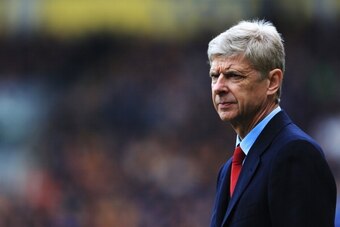 HULL, ENGLAND - APRIL 20:  Arsenal manager Arsene Wenger looks on during the Barclays Premier League match between Hull City and Arsenal at KC Stadium on April 20, 2014 in Hull, England.  (Photo by Matthew Lewis/Getty Images)