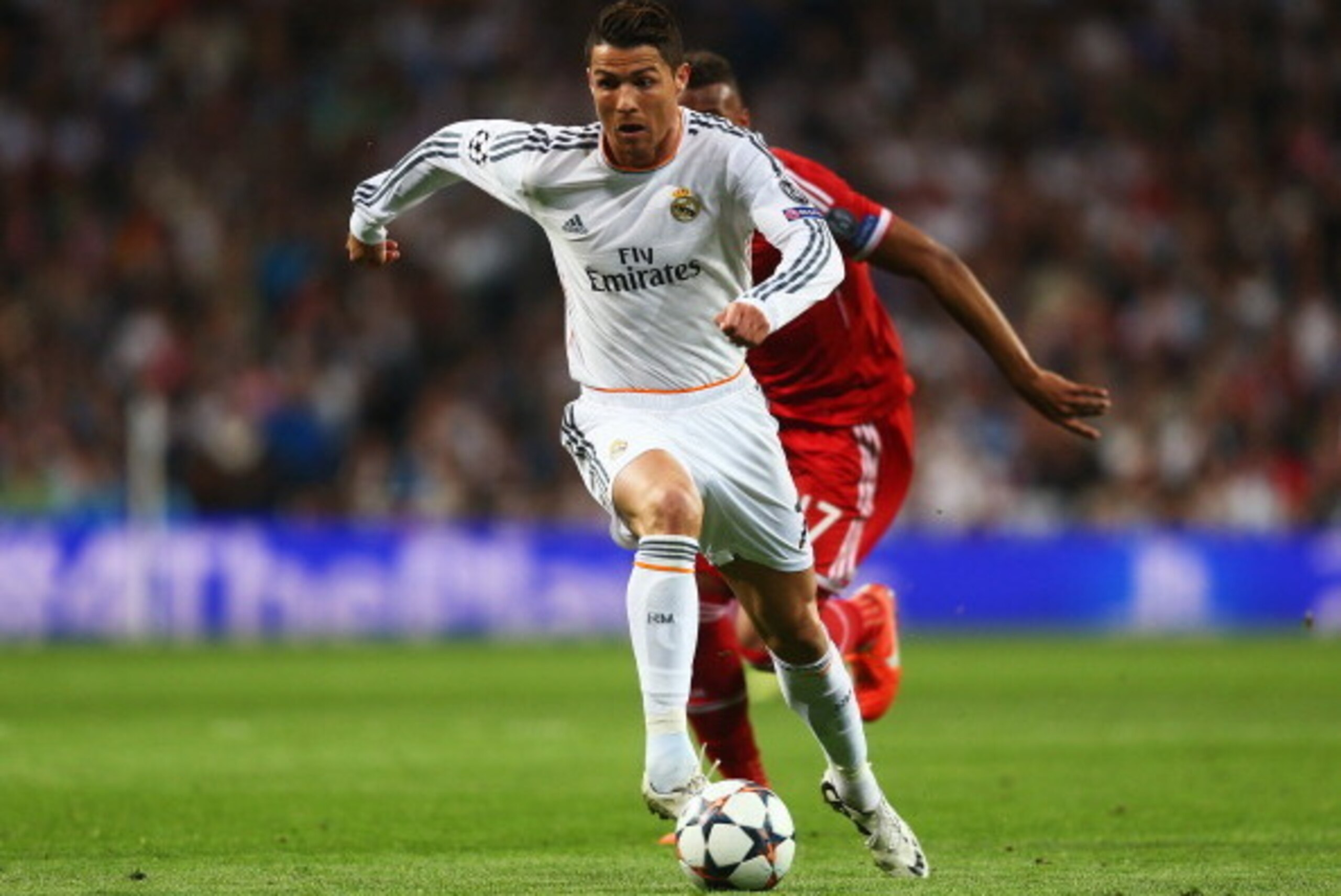 MADRID, SPAIN - APRIL 23:  Cristiano Ronaldo of Real Madrid in action during the UEFA Champions League semi-final first leg match between Real Madrid and FC Bayern Muenchen at the Estadio Santiago Bernabeu on April 23, 2014 in Madrid, Spain.  (Photo by Pa