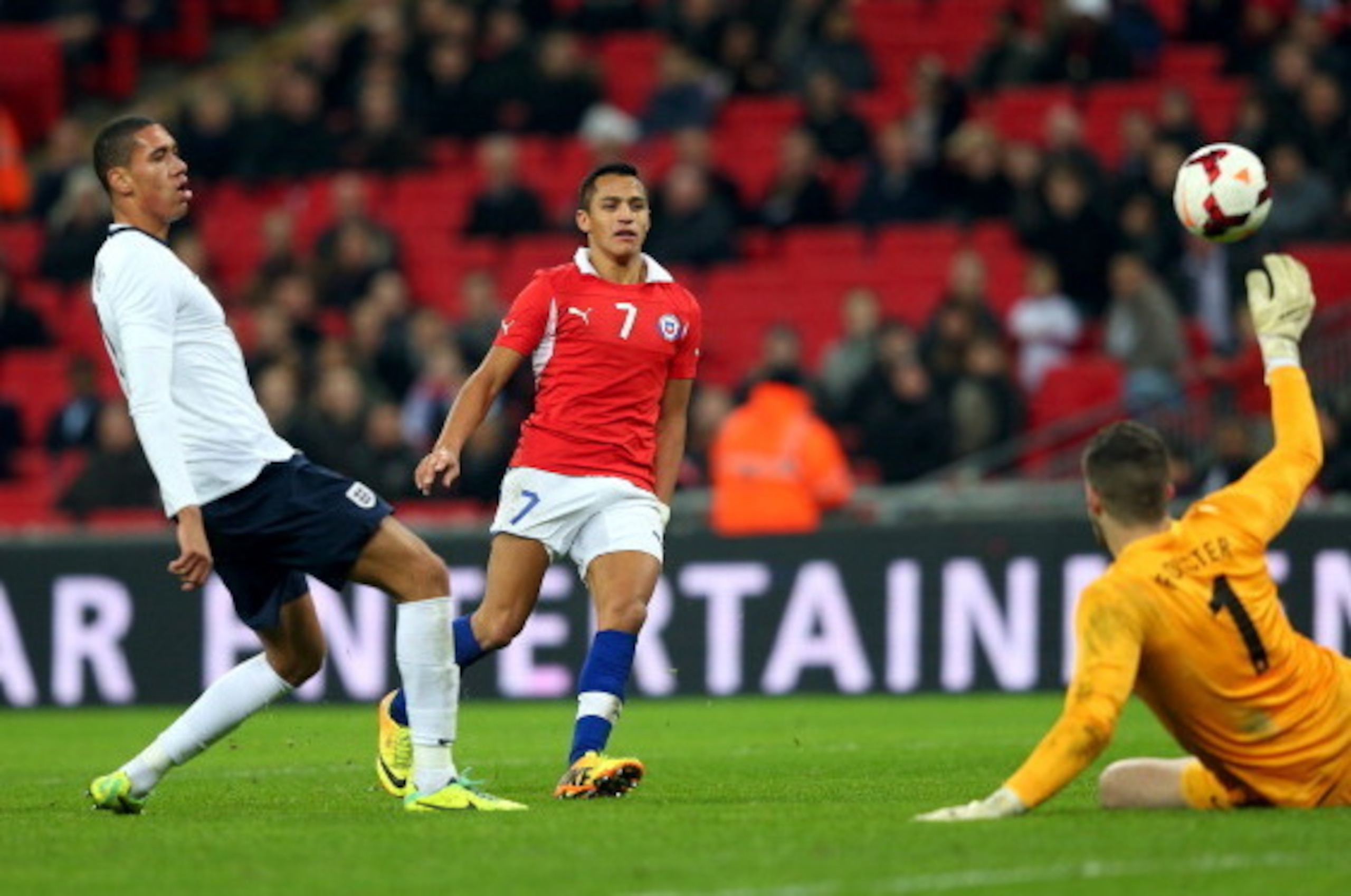 LONDON, ENGLAND - NOVEMBER 15:  Alexis Sanchez of Chile scoring his second goal during the international friendly match between England and Chile at Wembley Stadium on November 15, 2013 in London, England.  (Photo by Alex Livesey/Getty Images)
