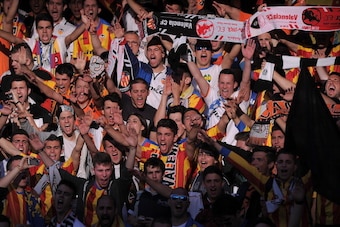 SEVILLE, SPAIN - APRIL 24:  Valencia CF fans cheer their team before the UEFA Europa League Semi Final first leg match between Sevilla FC and Valencia CF at Estadio Ramon Sanchez Pizjuan on April 24, 2014 in Seville, Spain.  (Photo by Denis Doyle/Getty Im