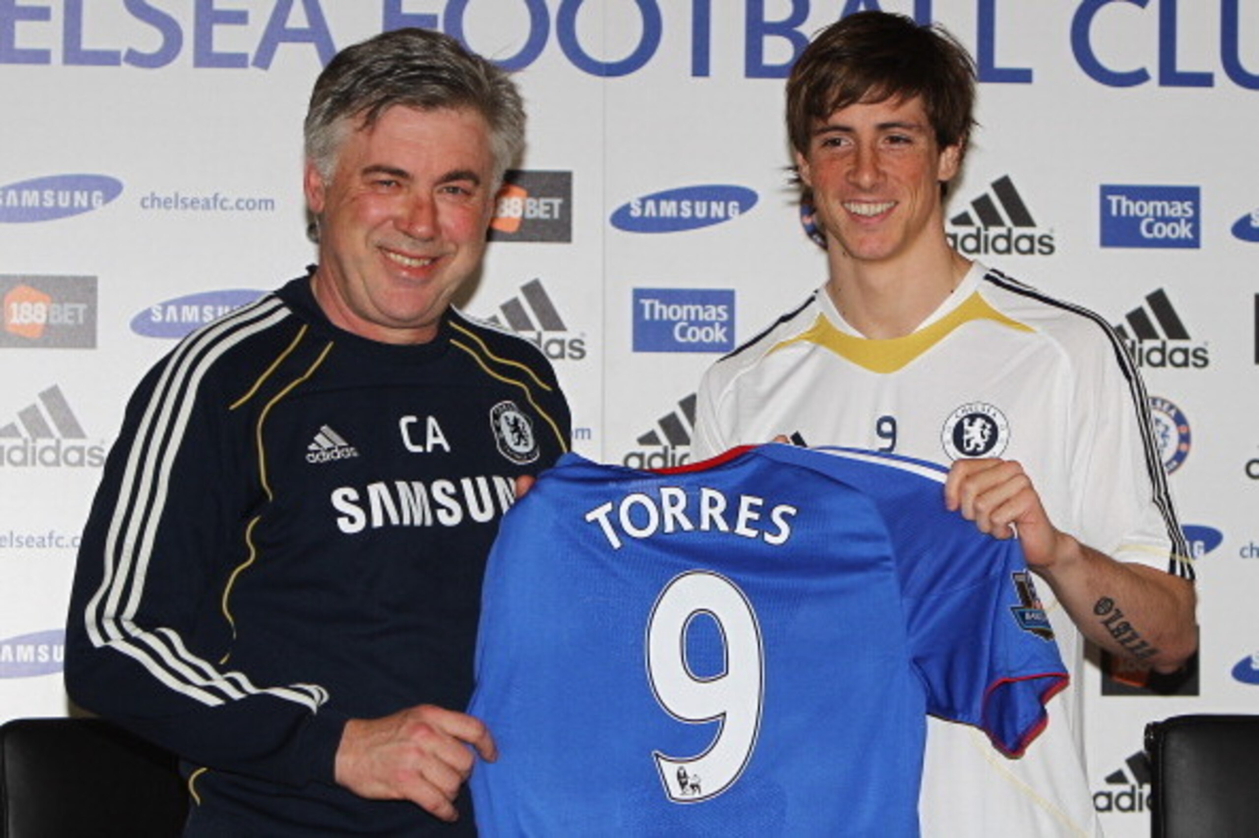 COBHAM, ENGLAND - FEBRUARY 04:  Manager Carlo Ancelotti (L) and Fernando Torres pose for the media at the Chelsea Press Conference on February 4, 2011 in Cobham, England.  (Photo by Dean Mouhtaropoulos/Getty Images)
