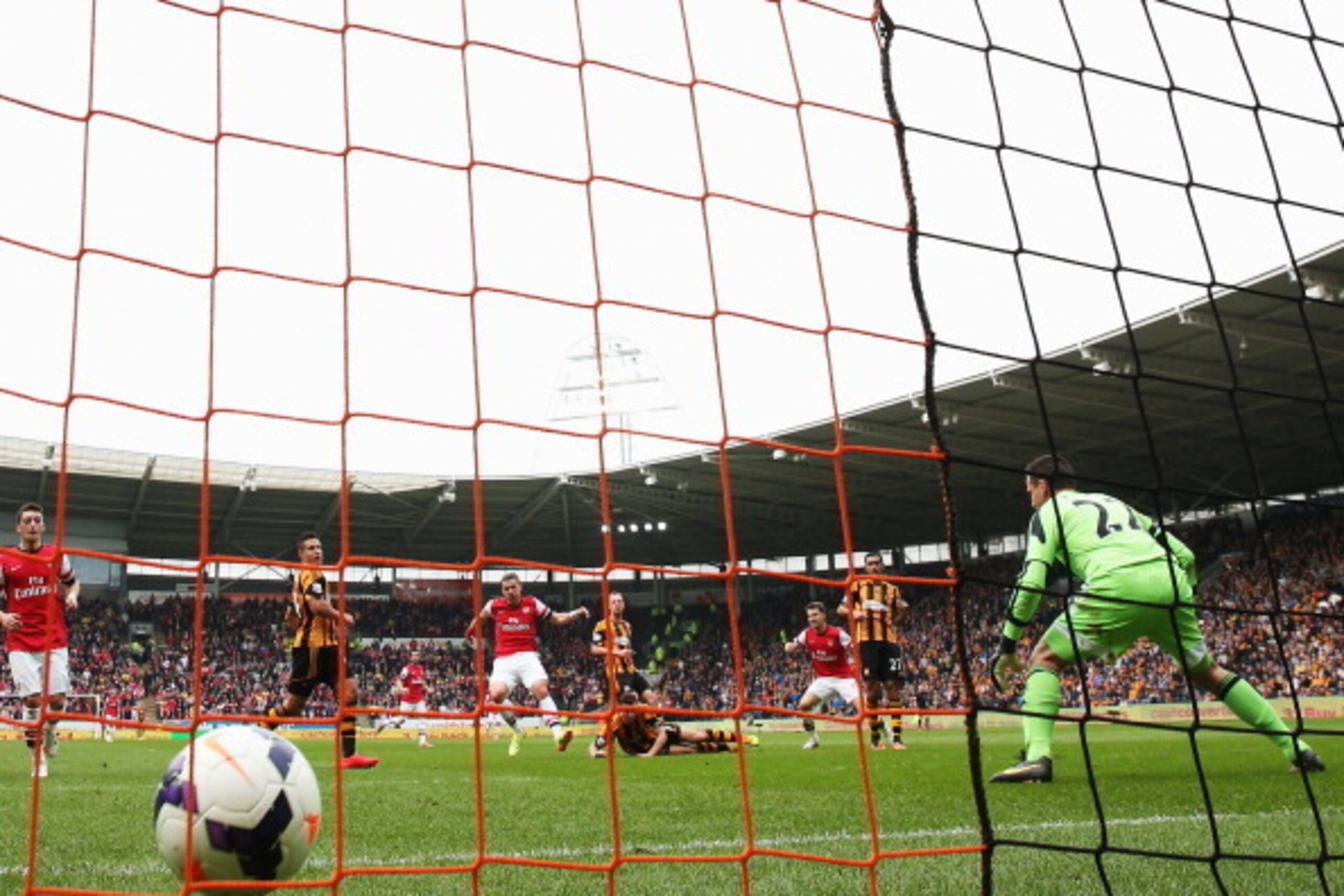 HULL, ENGLAND - APRIL 20:  Lukas Podolski (C) of Arsenal scoring his sides second goal during the Barclays Premier League match between Hull City and Arsenal at KC Stadium on April 20, 2014 in Hull, England.  (Photo by Scott Heavey/Getty Images)