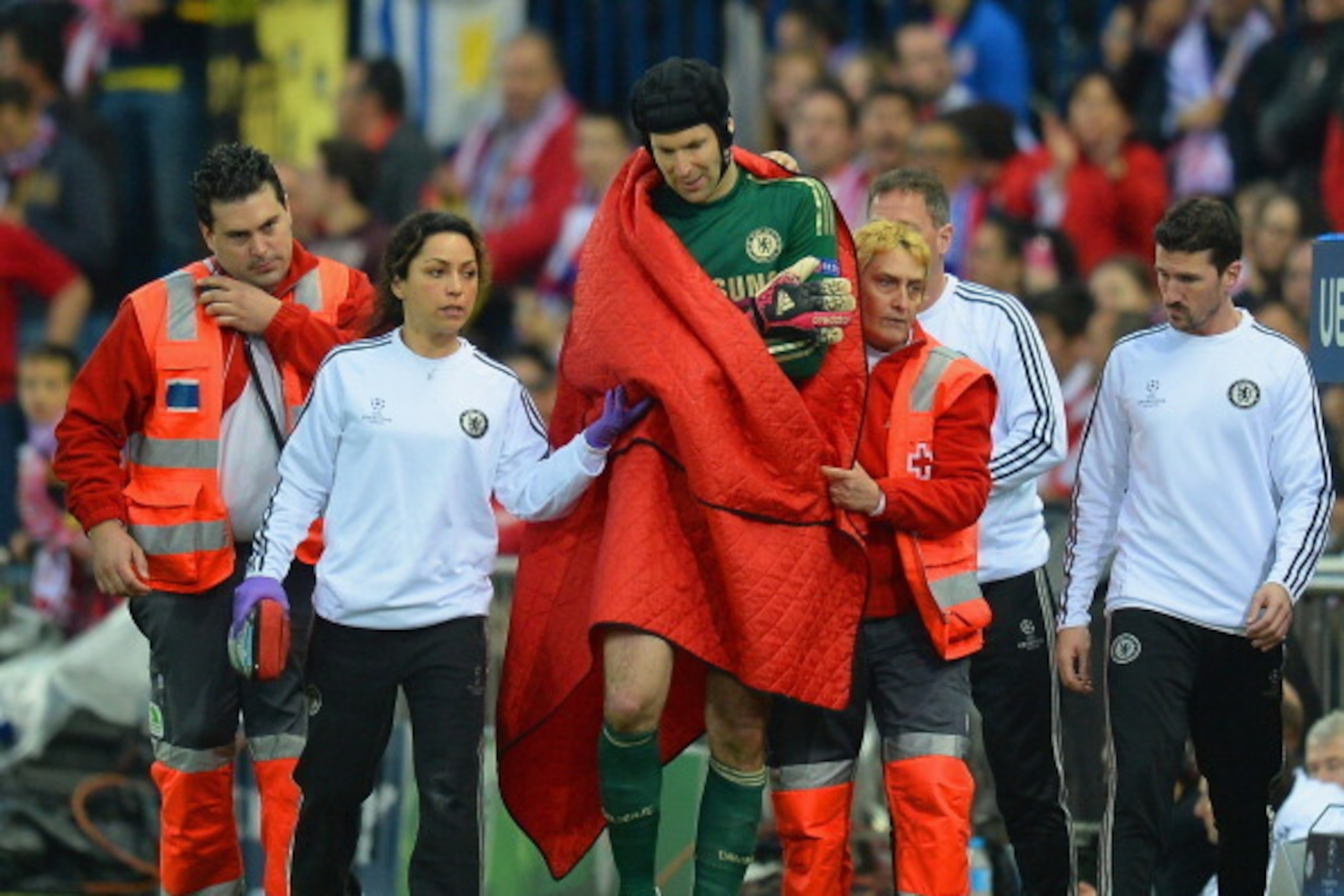 MADRID, SPAIN - APRIL 22:  An injured Petr Cech of Chelsea is helped off the pitch by medical staff during the UEFA Champions League Semi Final first leg match between Club Atletico de Madrid and Chelsea at Vicente Calderon Stadium on April 22, 2014 in Ma